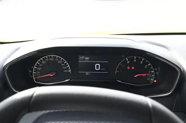 Peugeot 208 view 13