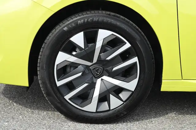 Peugeot 208 view 6