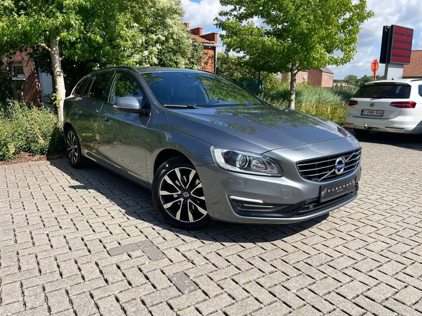 Volvo V60 2.0 - 2017/150.000km/Euro 6b - Gekeurd Grau - 2