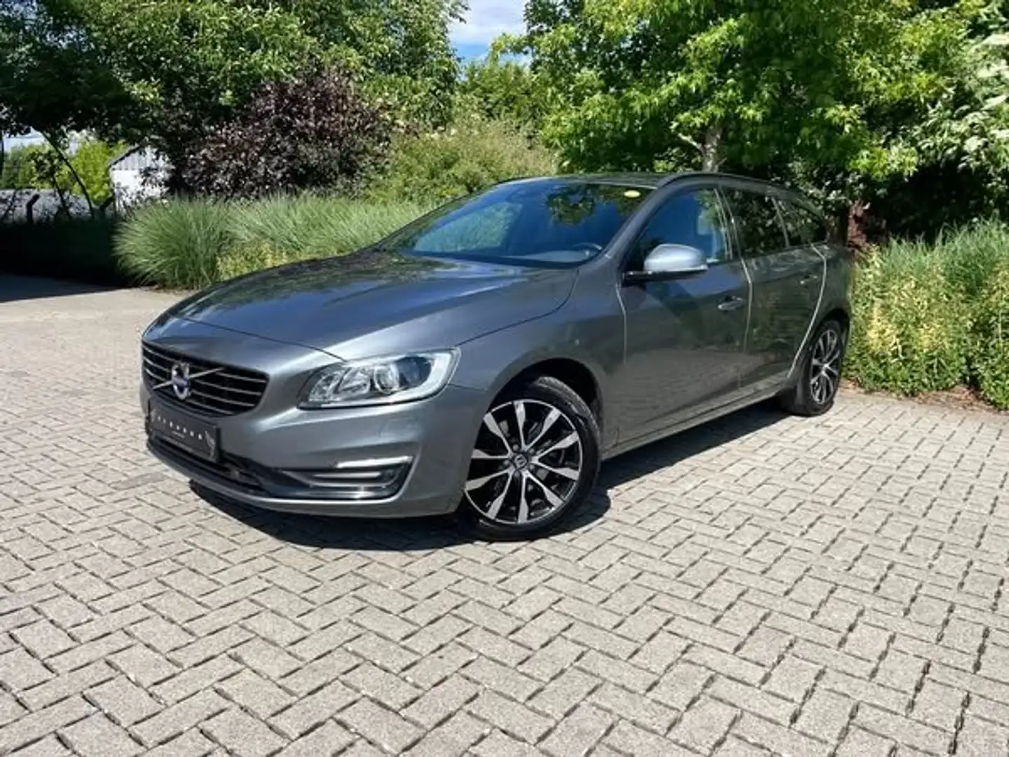 Volvo V60 2.0 - 2017/150.000km/Euro 6b - Gekeurd Grau - 1