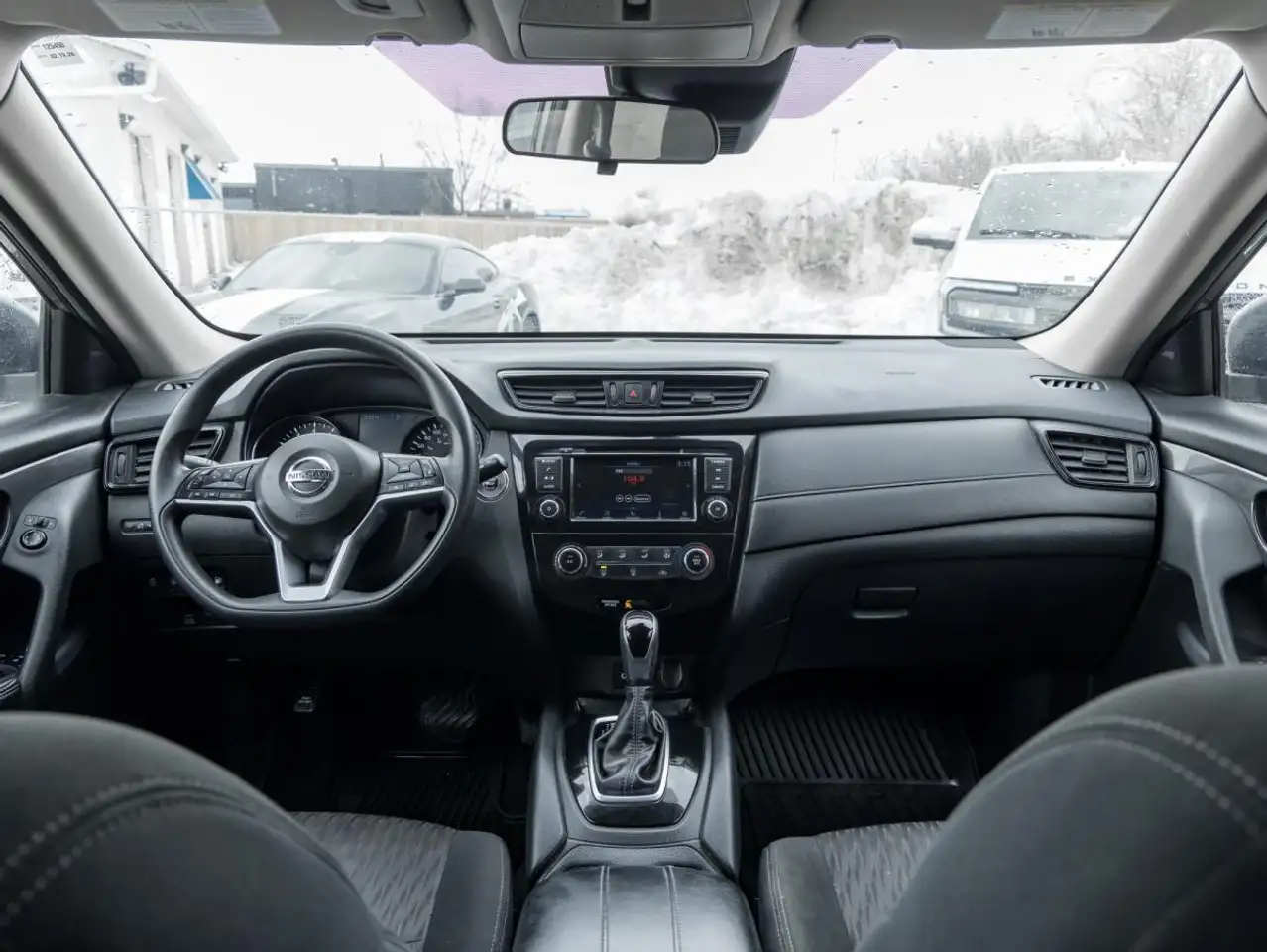 Nissan Rogue снимка Nissan Rogue