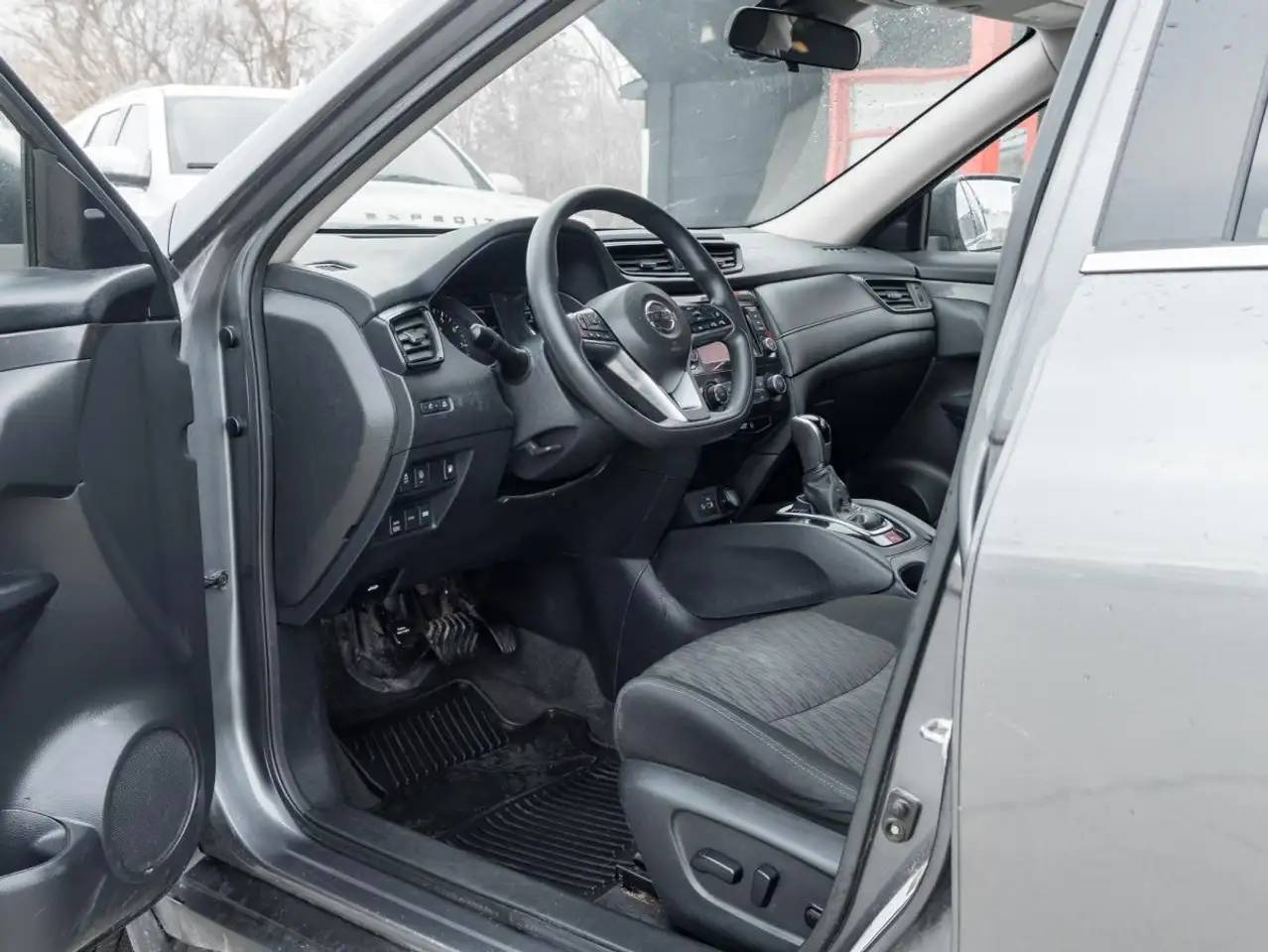 Nissan Rogue снимка Nissan Rogue