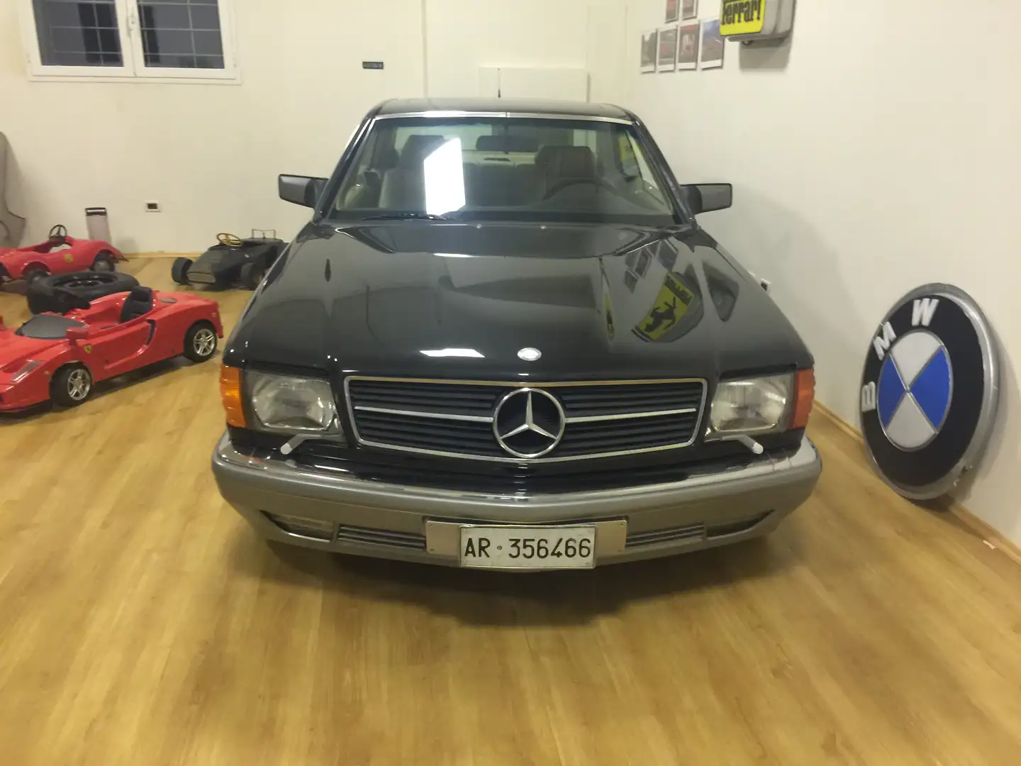 Mercedes-Benz 560 560 SEC Negru - 1