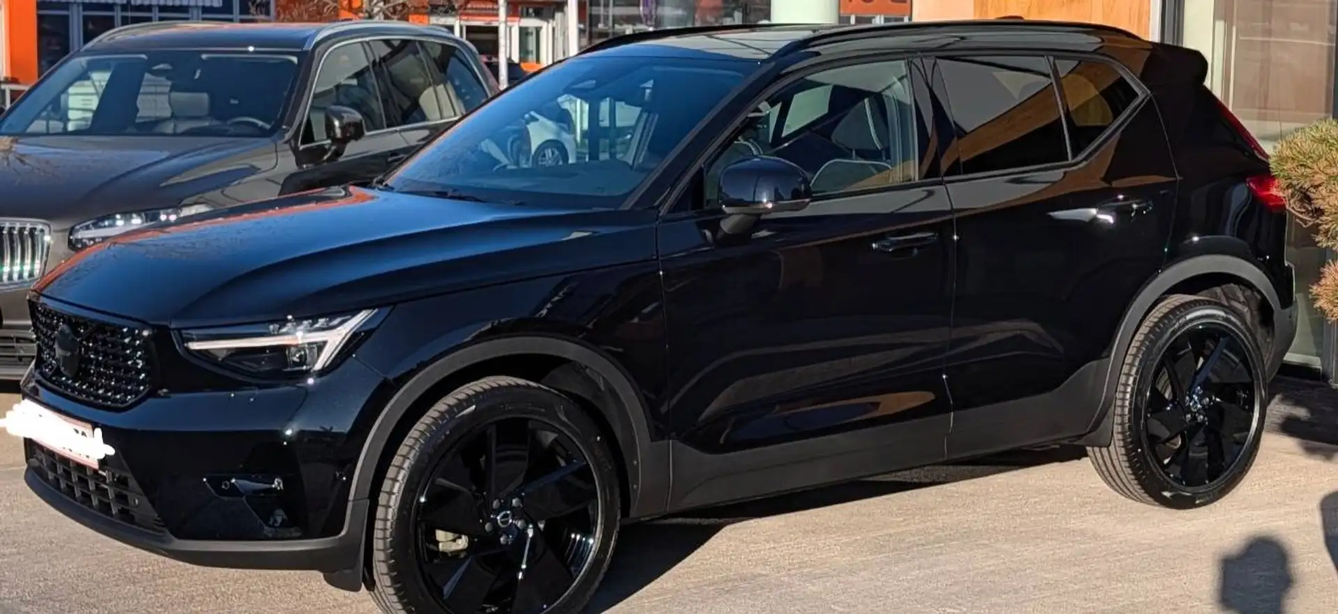 Volvo XC40 Plus Black Edition Schwarz - 1