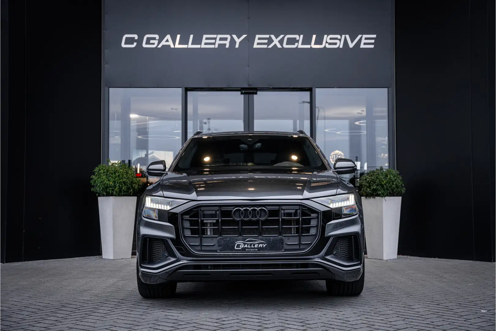 Audi Q8 60 TFSI e quattro Pro Line S Competition - Panoram Grijs - 2