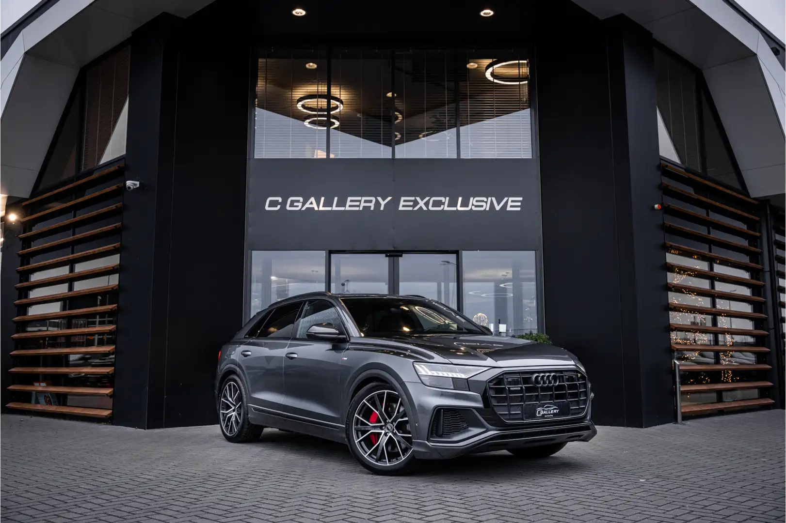 Audi Q8 60 TFSI e quattro Pro Line S Competition - Panoram Grijs - 1