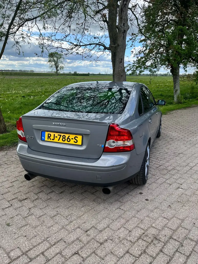 Volvo S40 2.5 T5 Kinetic Gris - 2