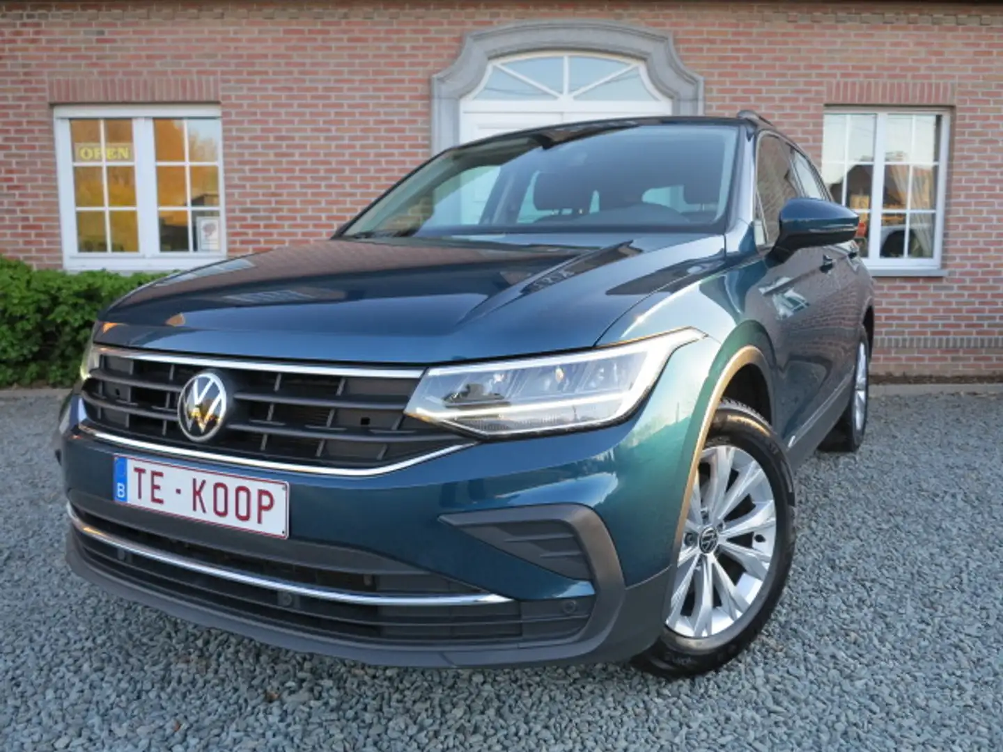VOLKSWAGEN Tiguan