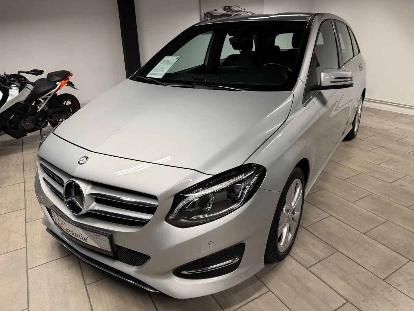 Mercedes-Benz B 200 d 4MATIC 7G-DCT NAVI|LED|AHK|R.KAMERA Argent - 1