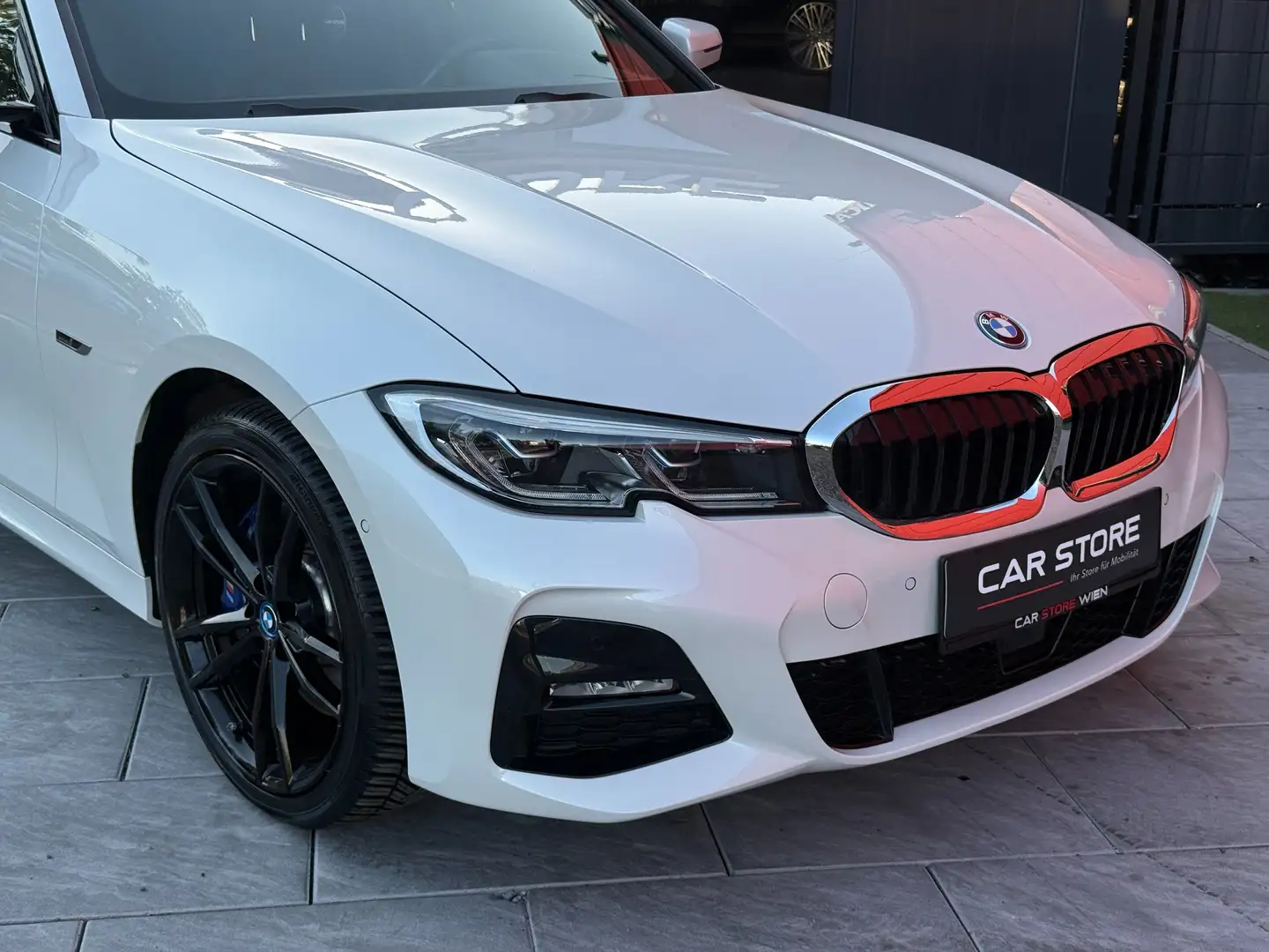 BMW 330 e|xDrive|M-Sport|Schiebedach|360|Abstandtemp|Voll Weiß - 2