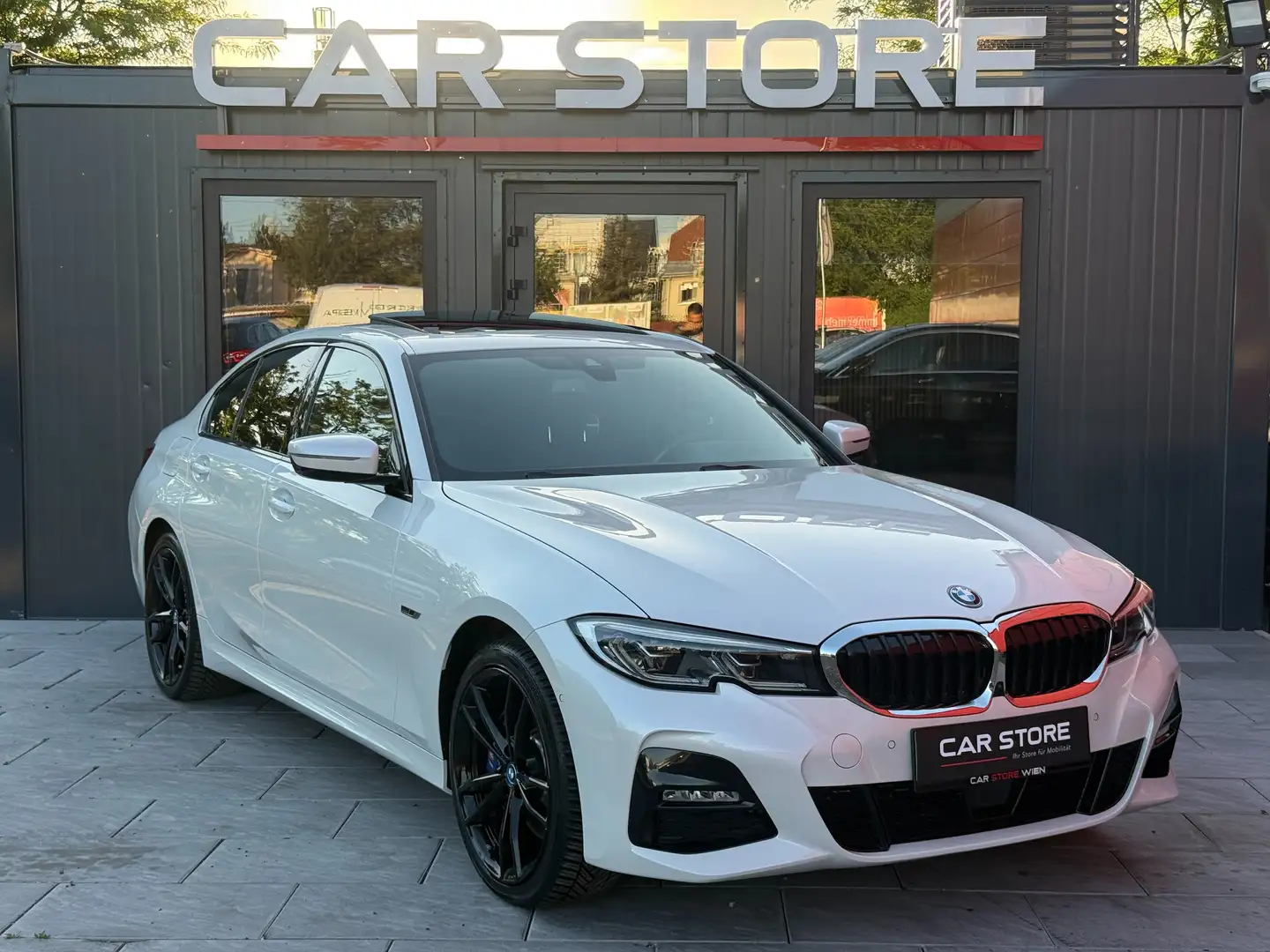 BMW 330 e|xDrive|M-Sport|Schiebedach|360|Abstandtemp|Voll Weiß - 1