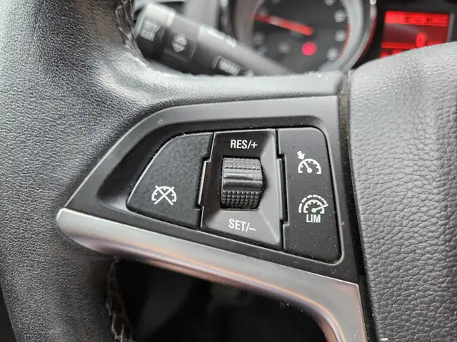 Opel Astra view 18