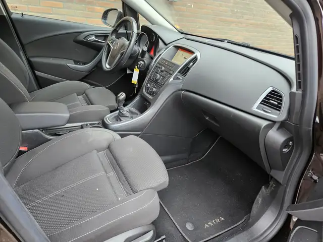Opel Astra view 28