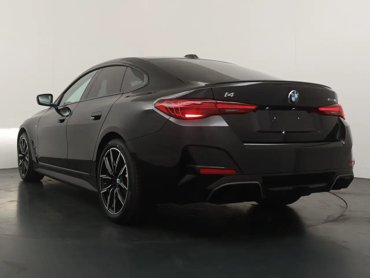 BMW i4 2026 — фото 11