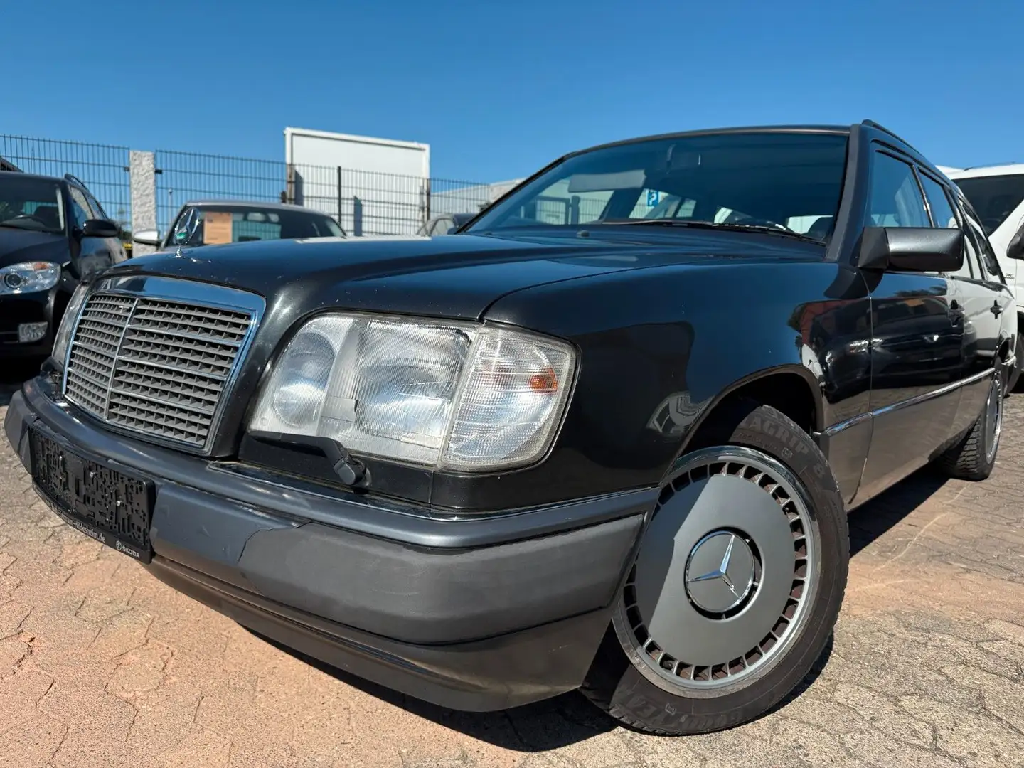 Mercedes-Benz E 280 Automatik,Klima,AHK,Tüv:06/2026 Schwarz - 1