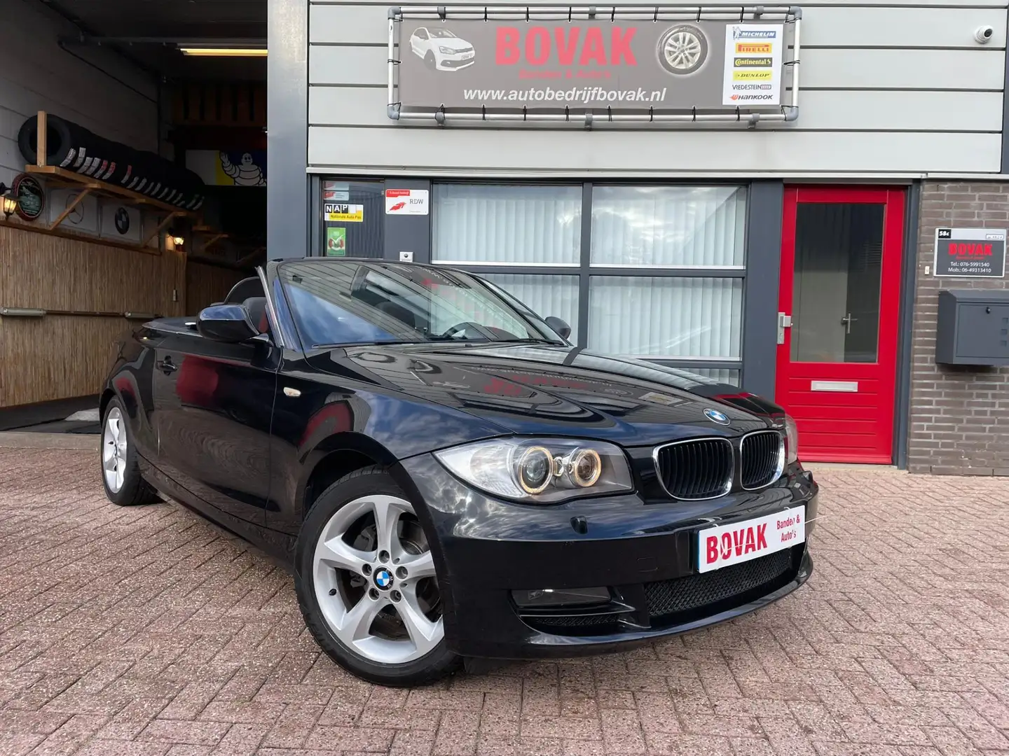 BMW 118 1-serie Cabrio 118i Executive Zwart - 1