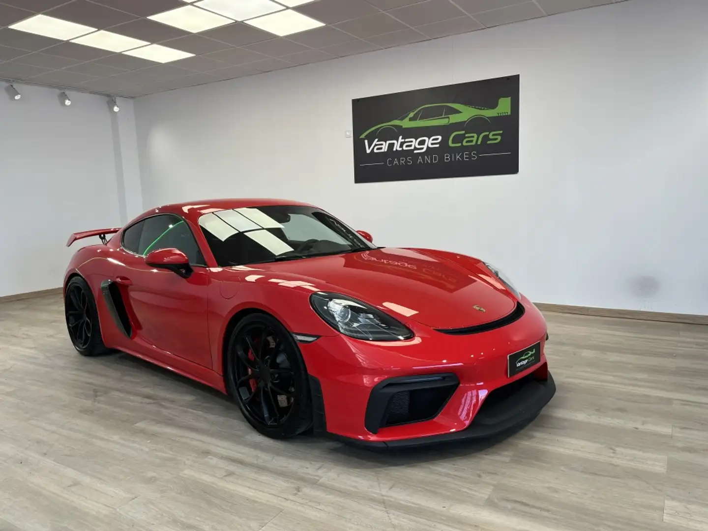 Porsche Cayman GT4 Rot - 1