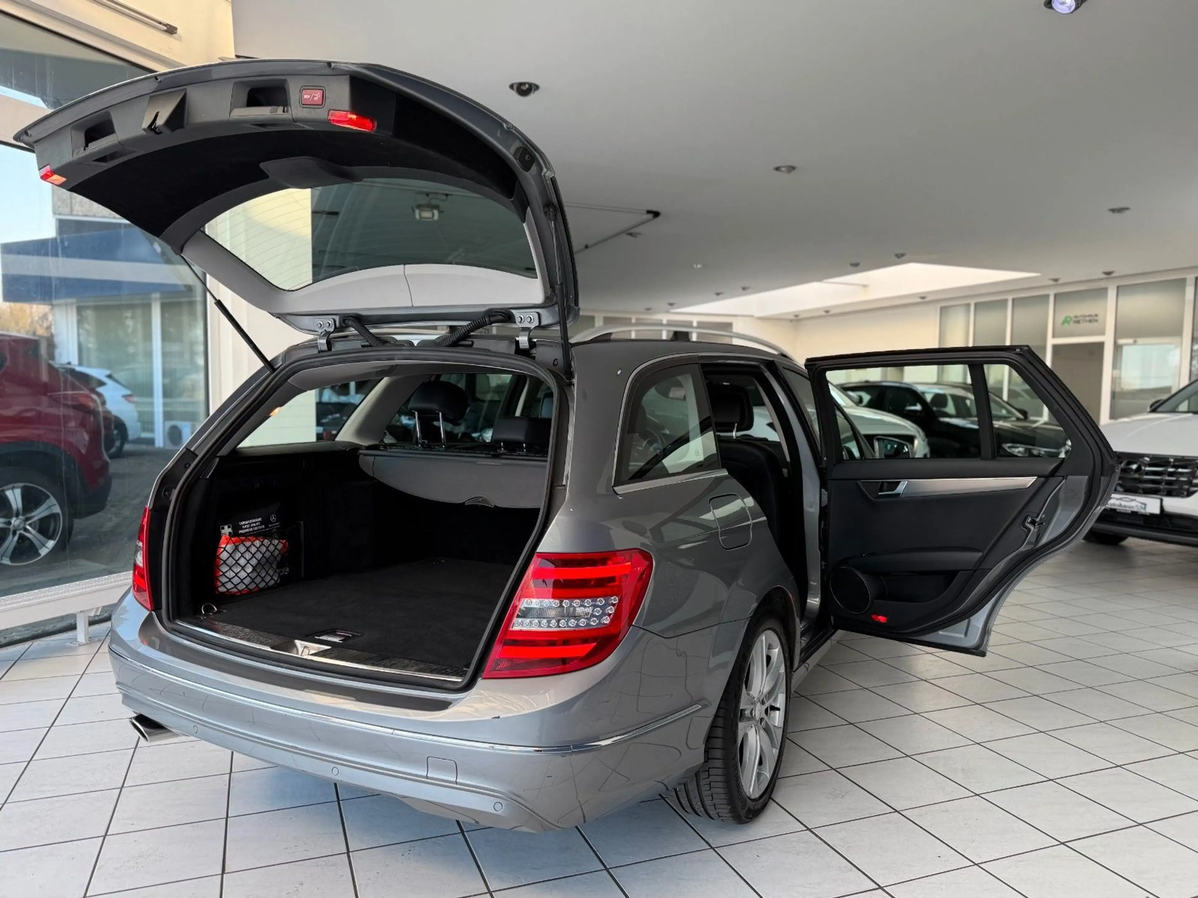 Mercedes-Benz C 250 C250 T CDI 4Matic *DISTRONIC+*1.HAND*TOTWINKEL — photo 14