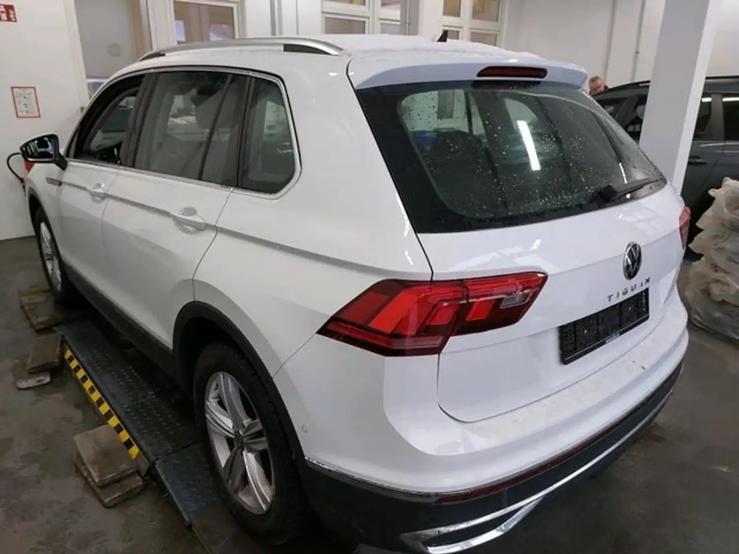 Volkswagen Tiguan 2.0 TDI DSG 4M ELEGANCE STDHZG MATRIX KAM Weiß - 2