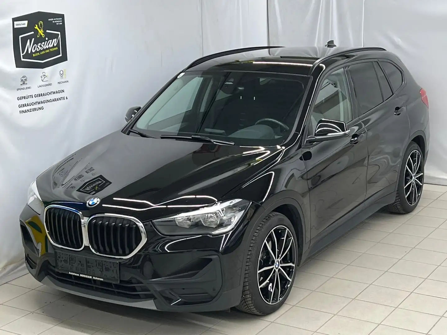 BMW X1 xDrive 20 d Schwarz - 1
