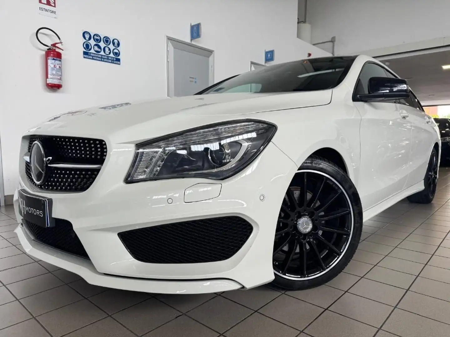 Mercedes-Benz CLA 200 d S.W. Automatic Premium PLUS "TETTO" //AMG PACK// Bianco - 1
