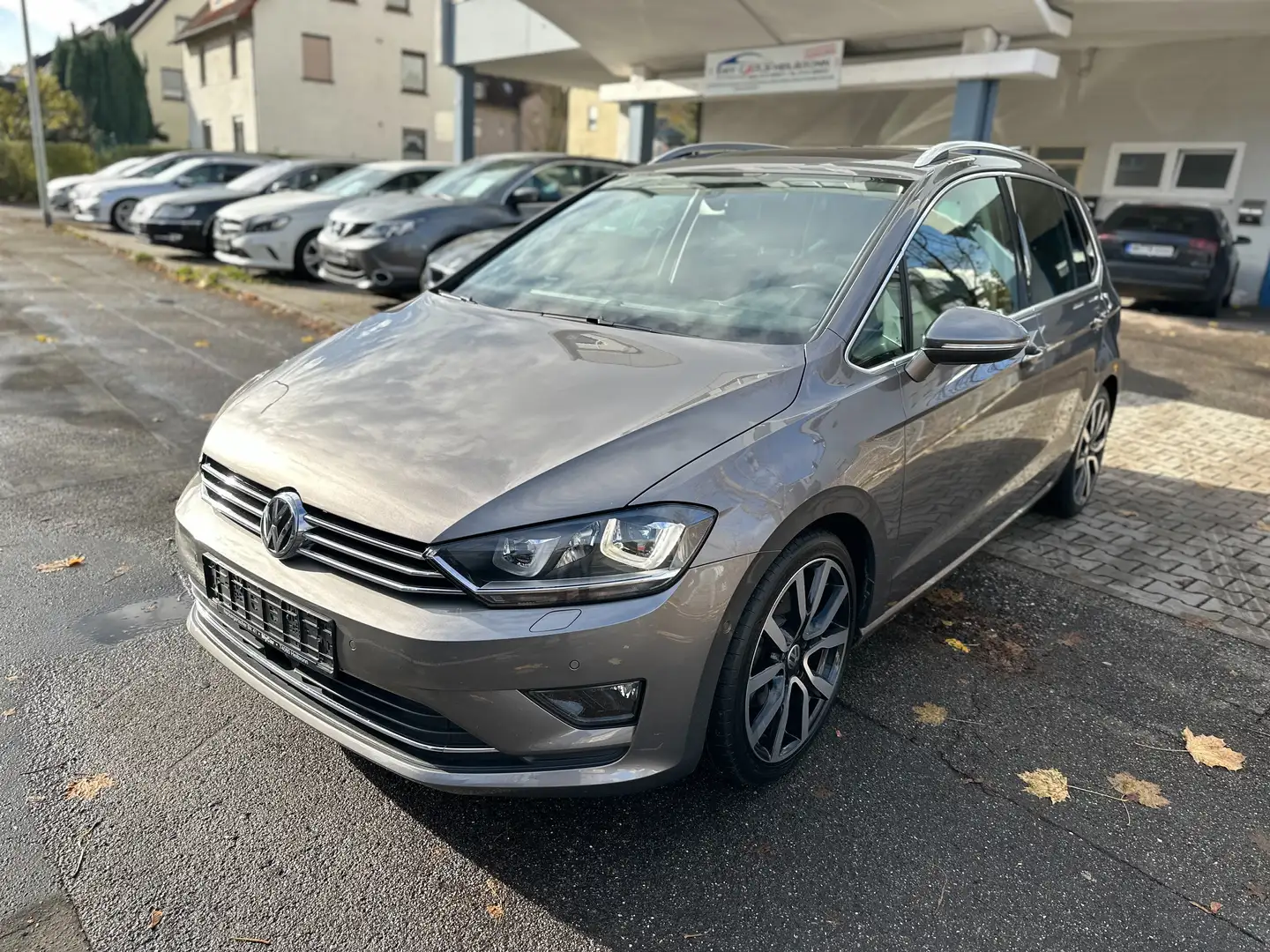 Volkswagen Golf Sportsvan Highline 2.0TDi DSG R-Line Panorama Bi-Xenon AHK Gris - 1