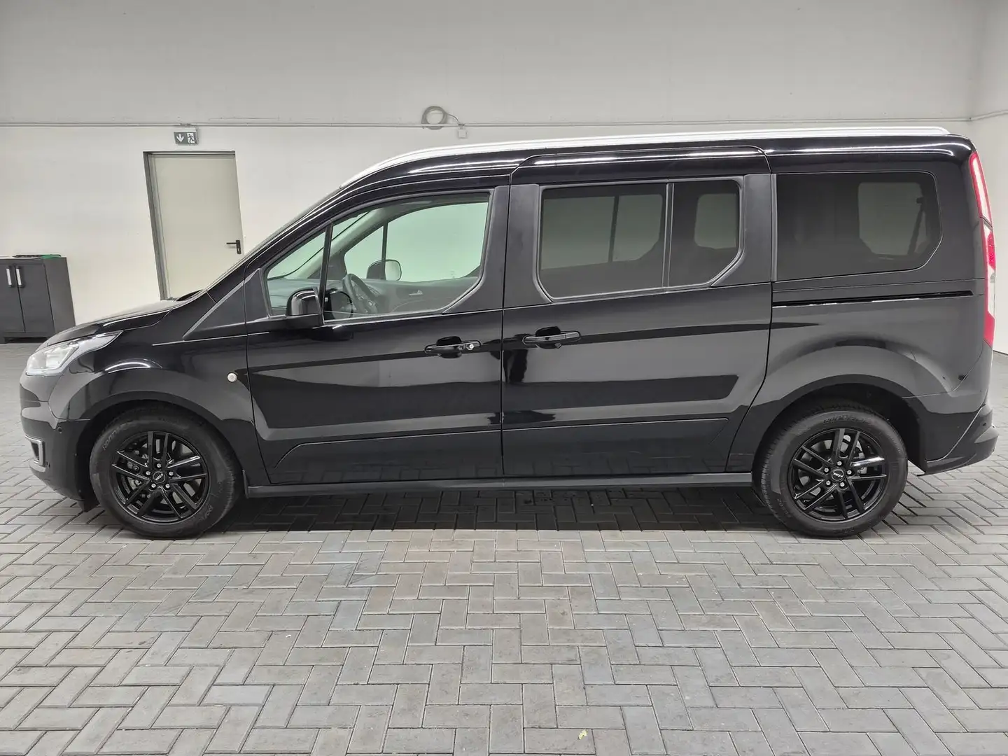 Ford Grand Tourneo Gr. Tourneo Titanium Xenon/Navi/SHZ/Kam/Pano/AHK Schwarz - 2