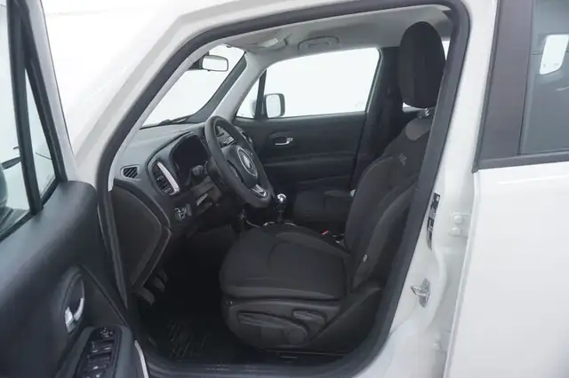 Jeep Renegade view 10