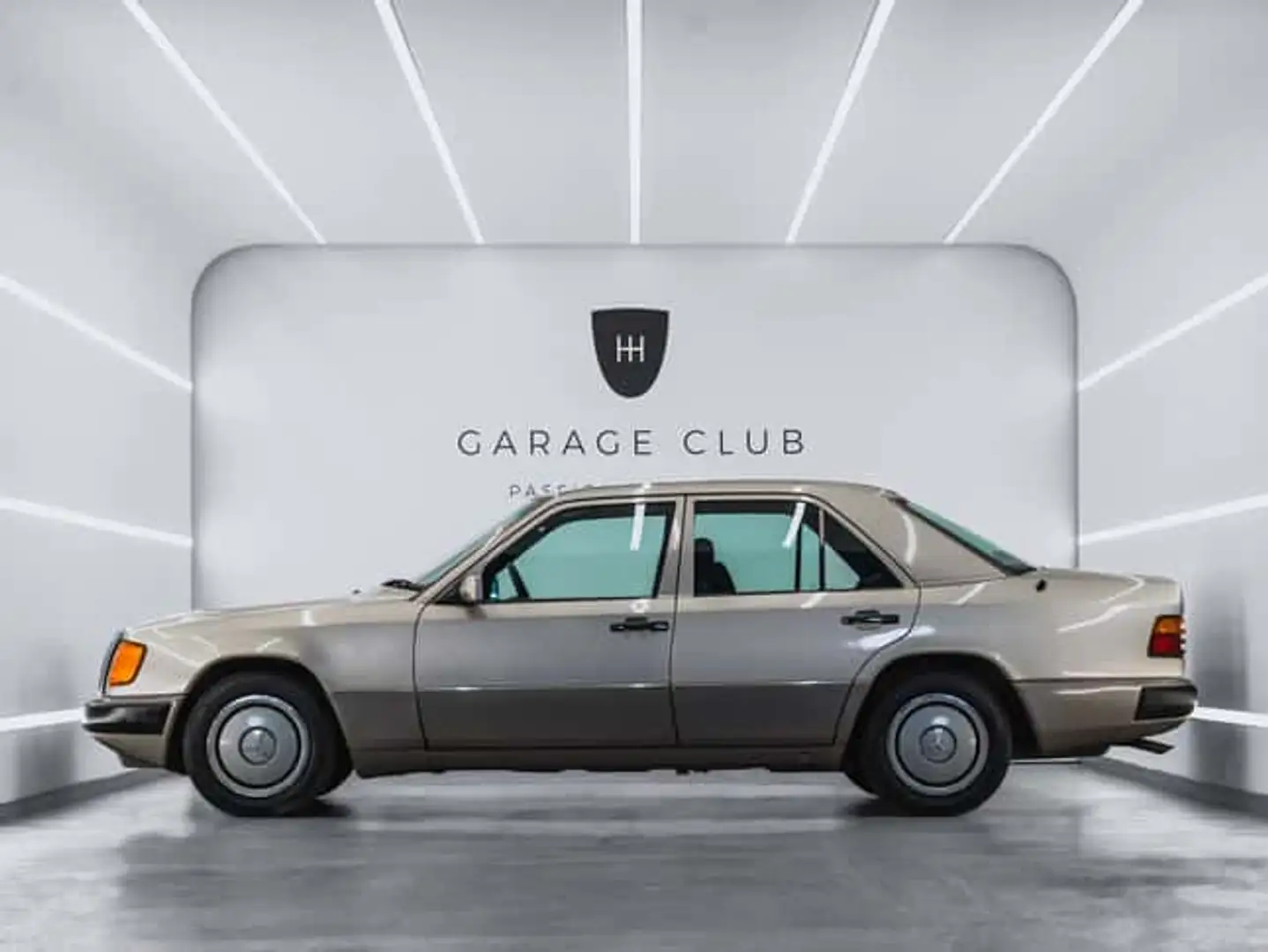 Mercedes-Benz CE 300 - 2