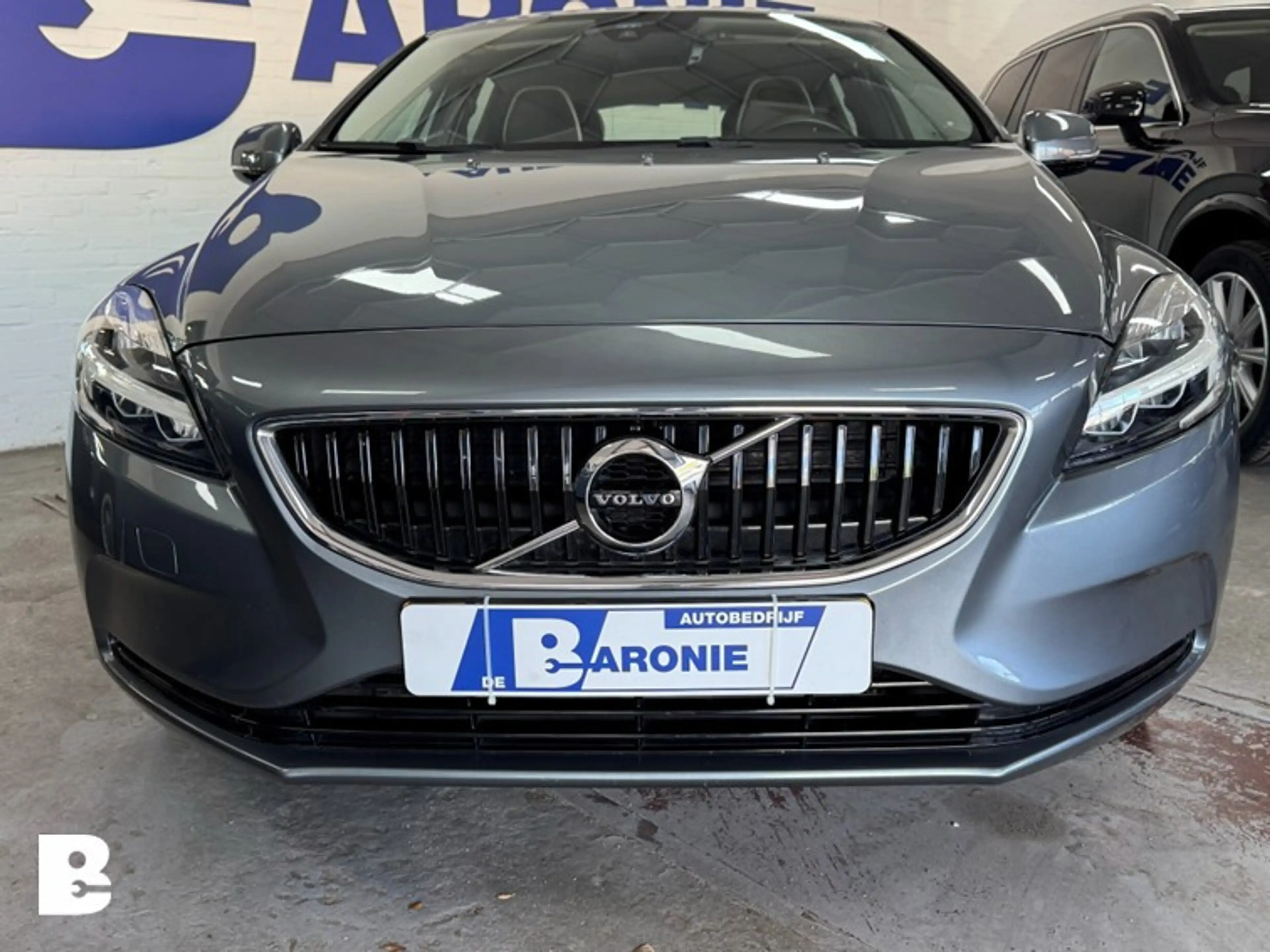 Volvo V40 2.0 T3 Dynamic Edition — photo 8