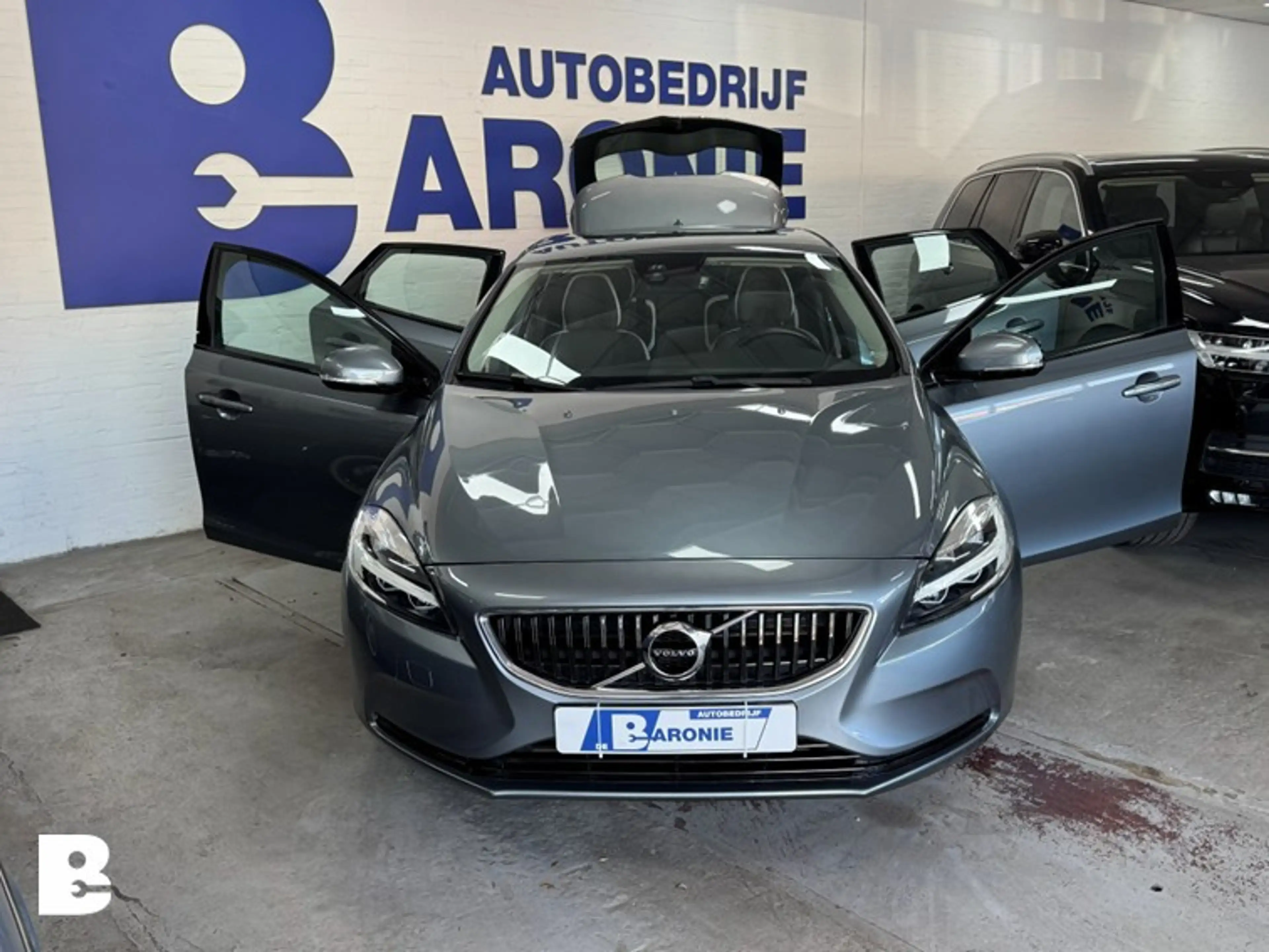 Volvo V40 2.0 T3 Dynamic Edition — photo 12