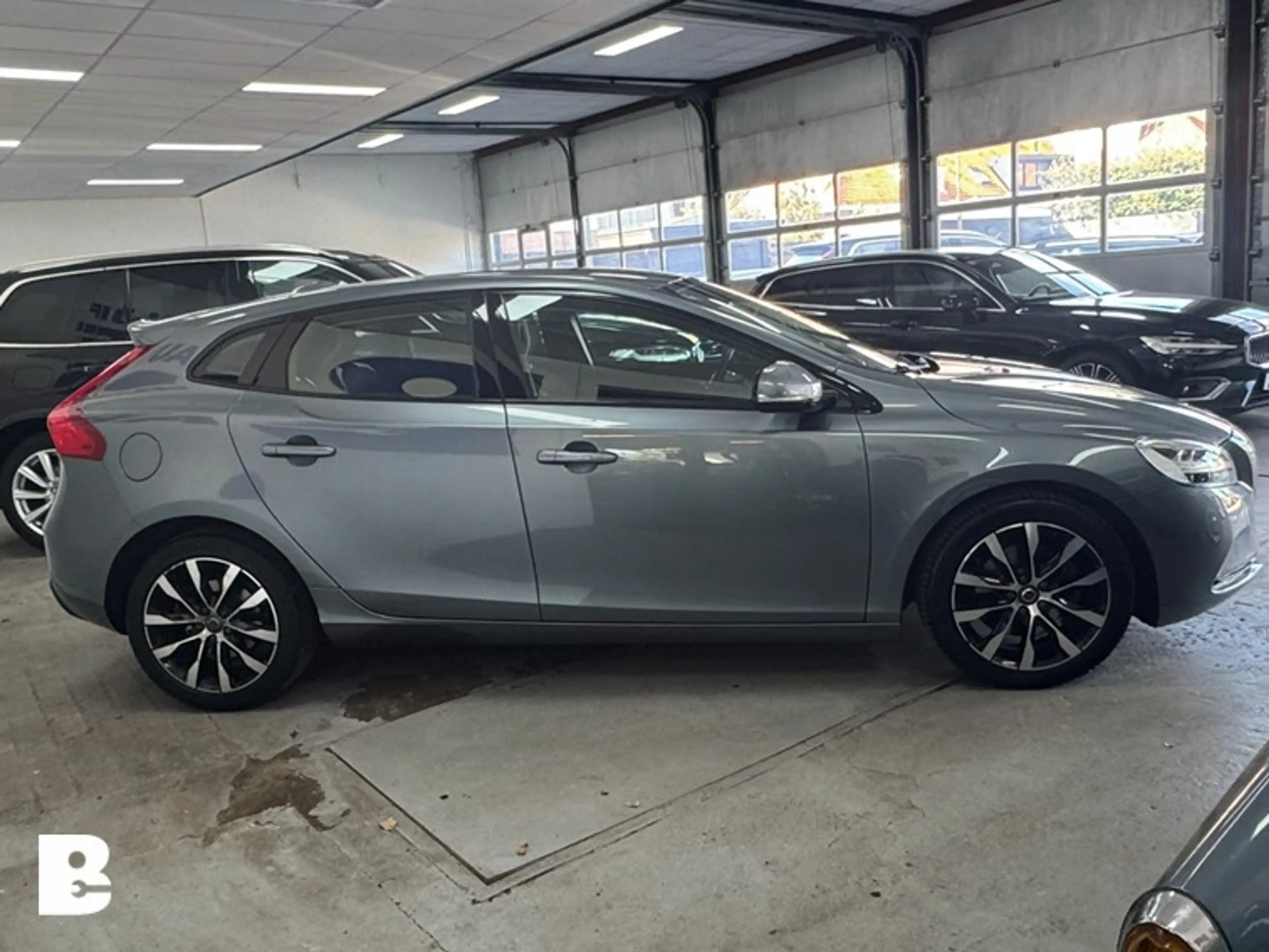 Volvo V40 2.0 T3 Dynamic Edition — photo 5