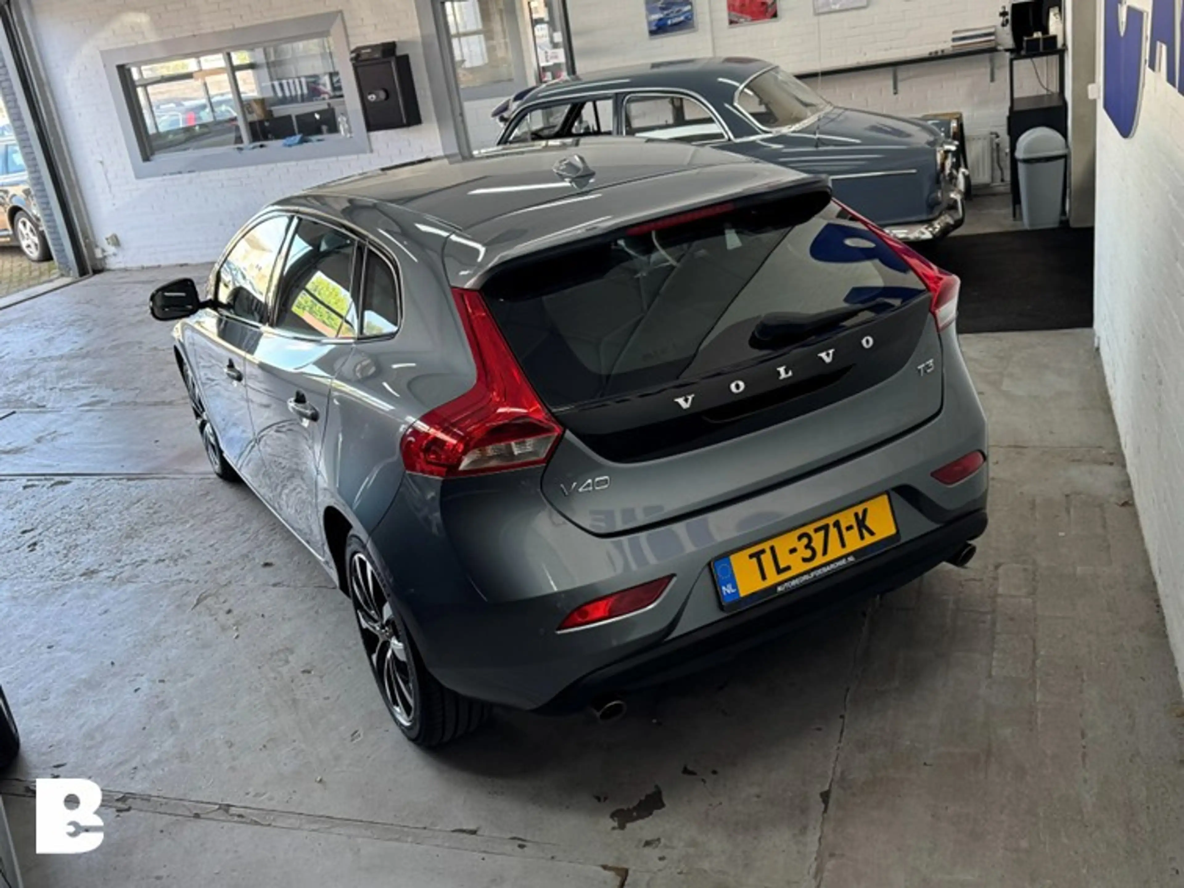 Volvo V40 2.0 T3 Dynamic Edition — photo 7