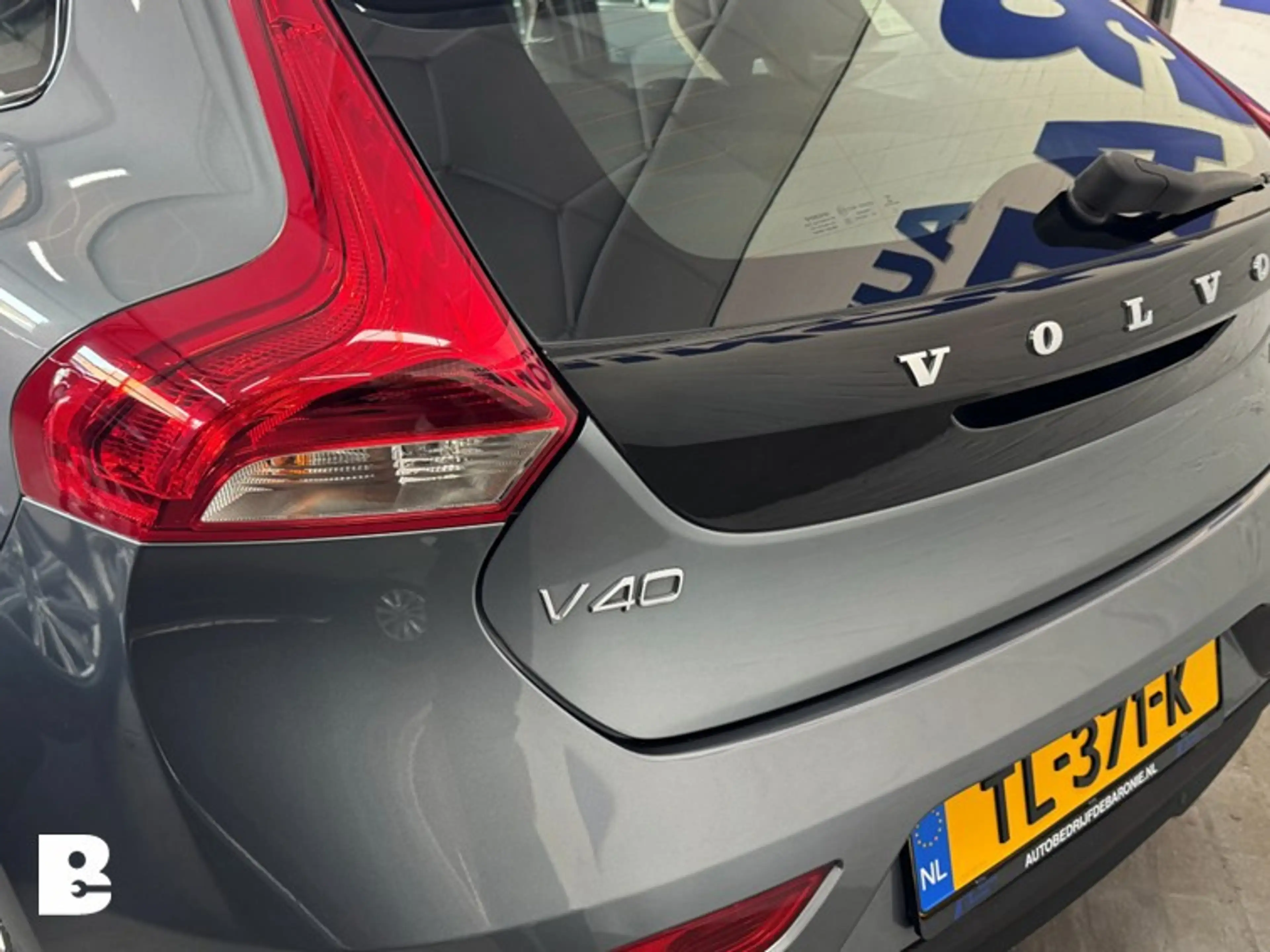 Volvo V40 2.0 T3 Dynamic Edition — photo 11
