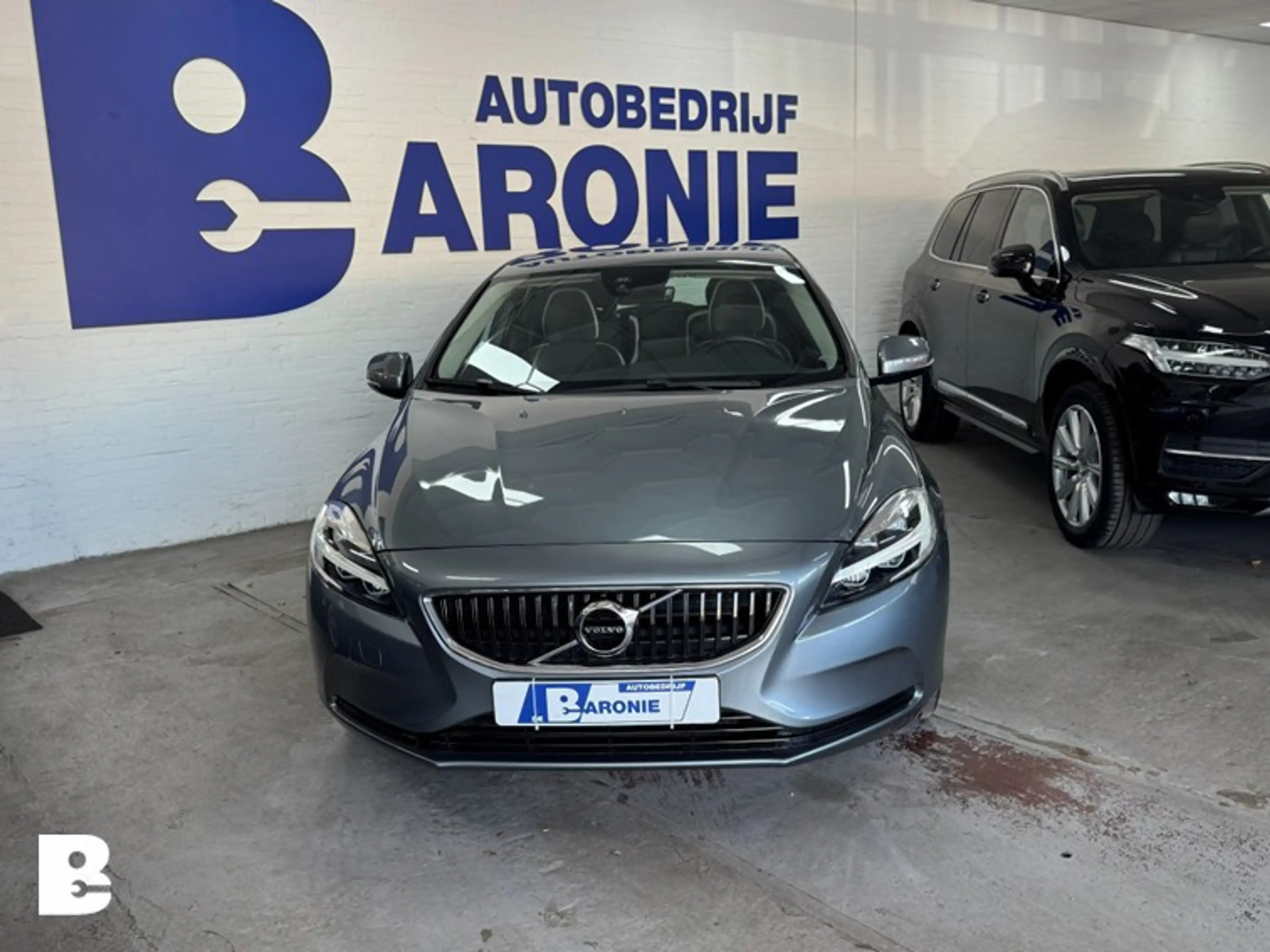Volvo V40 2.0 T3 Dynamic Edition — photo 4