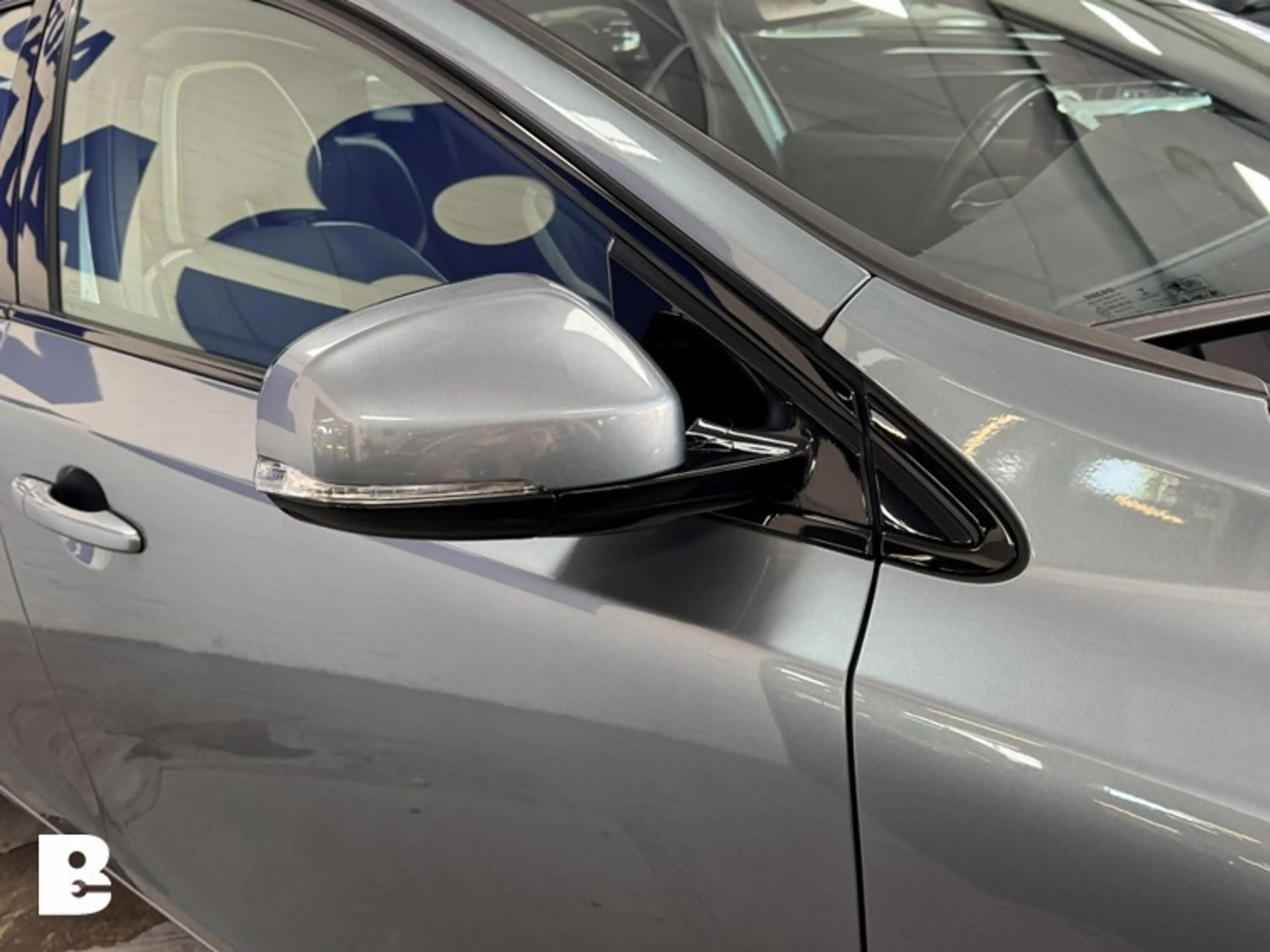 Volvo V40 2.0 T3 Dynamic Edition — photo 9