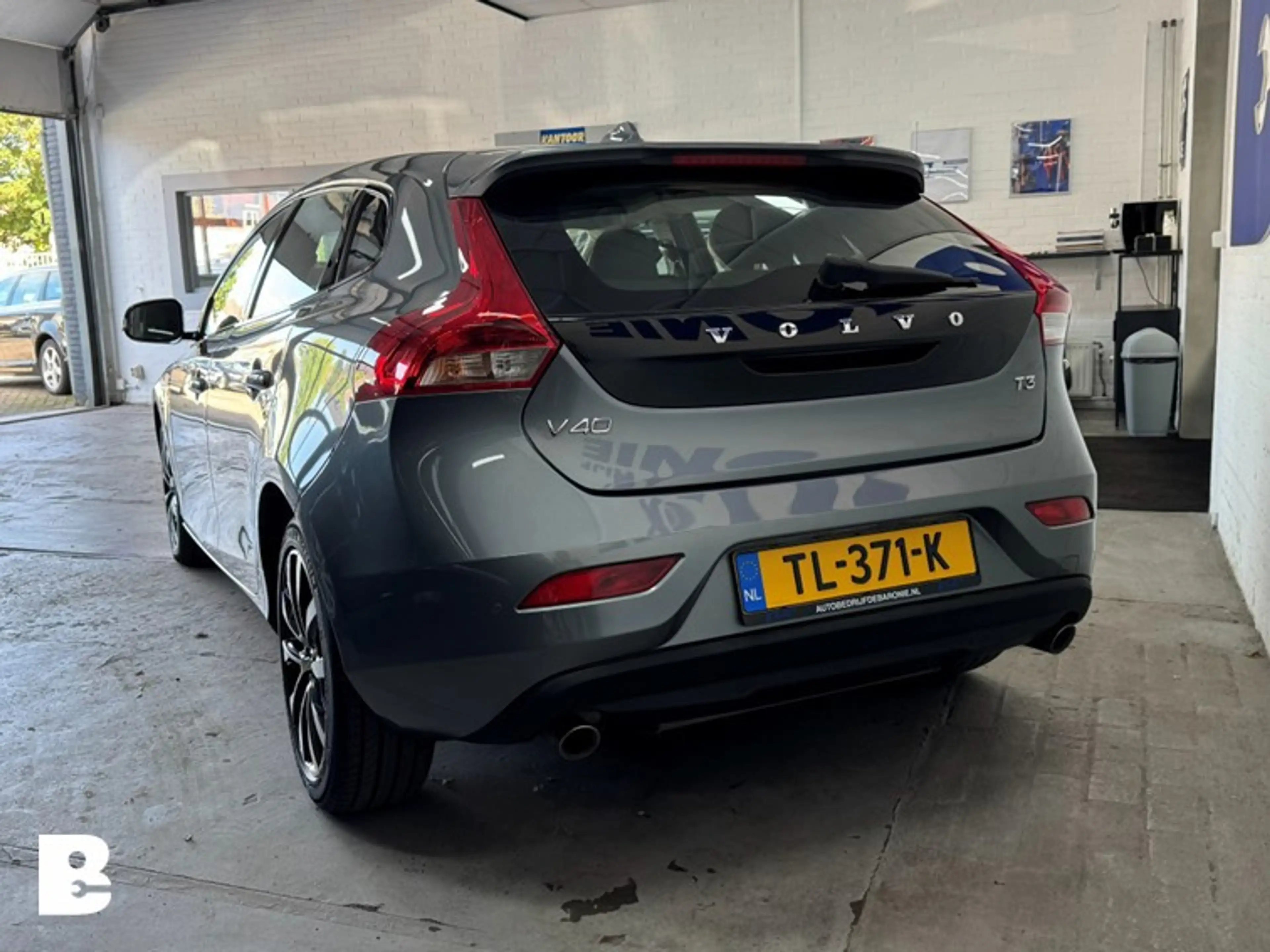 Volvo V40 2.0 T3 Dynamic Edition — photo 6