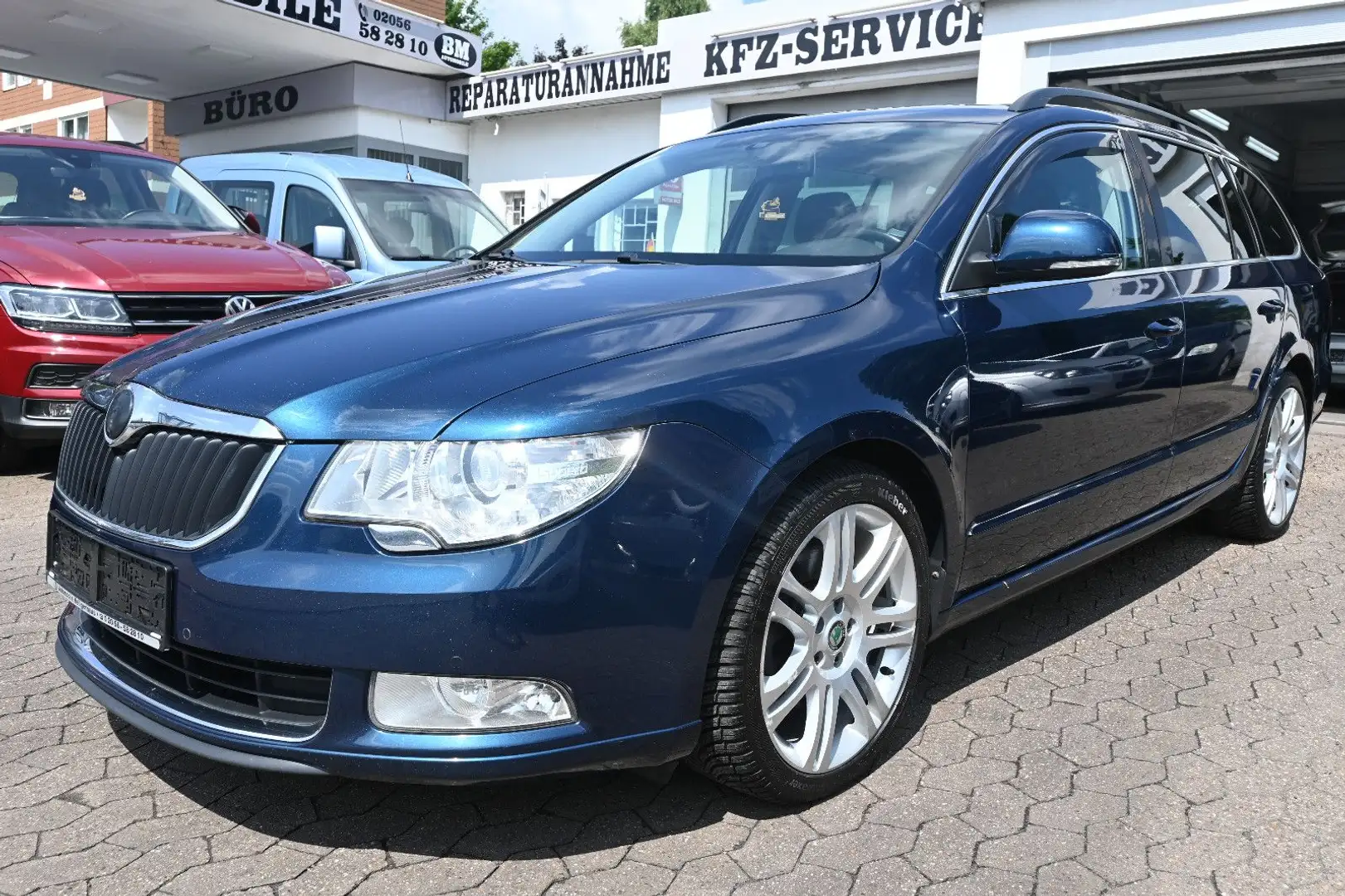 Skoda Superb Combi Ambition*Automatik*Pano*Xenon*Leder Blauw - 1