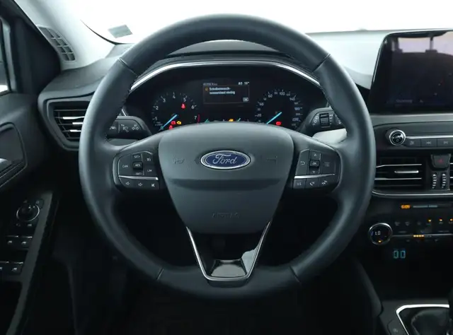 Ford Focus view 15