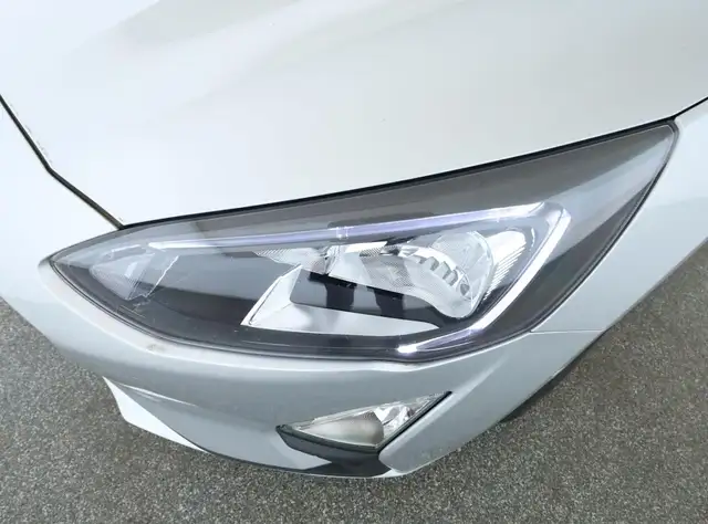 Ford Focus view 9