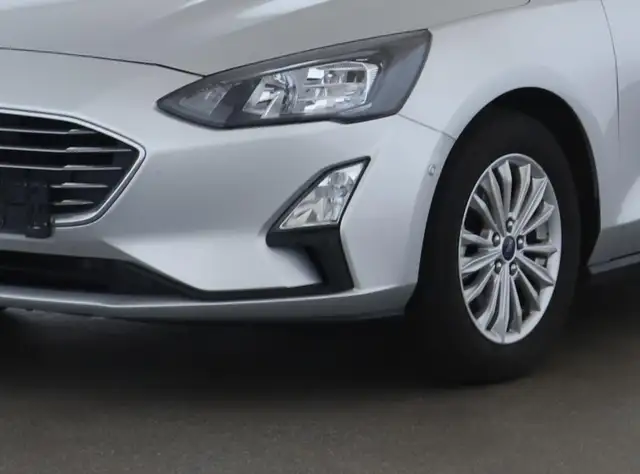 Ford Focus view 8
