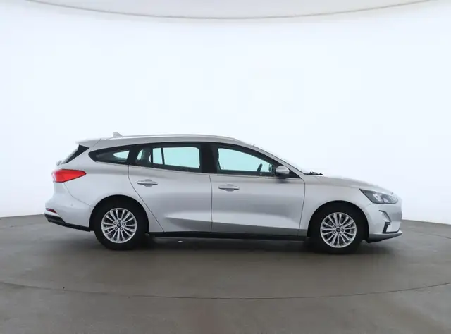 Ford Focus view 5