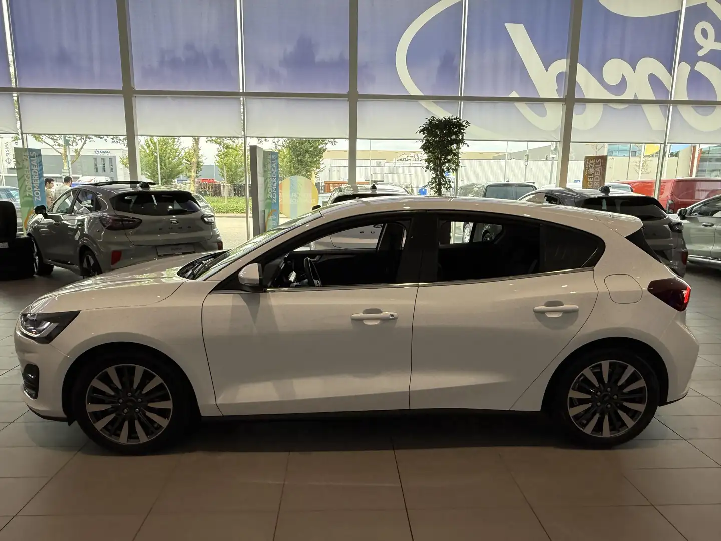 Ford Focus 1.0 EcoBoost Hybrid Titanium X | Achteruitrijcamer Wit - 2