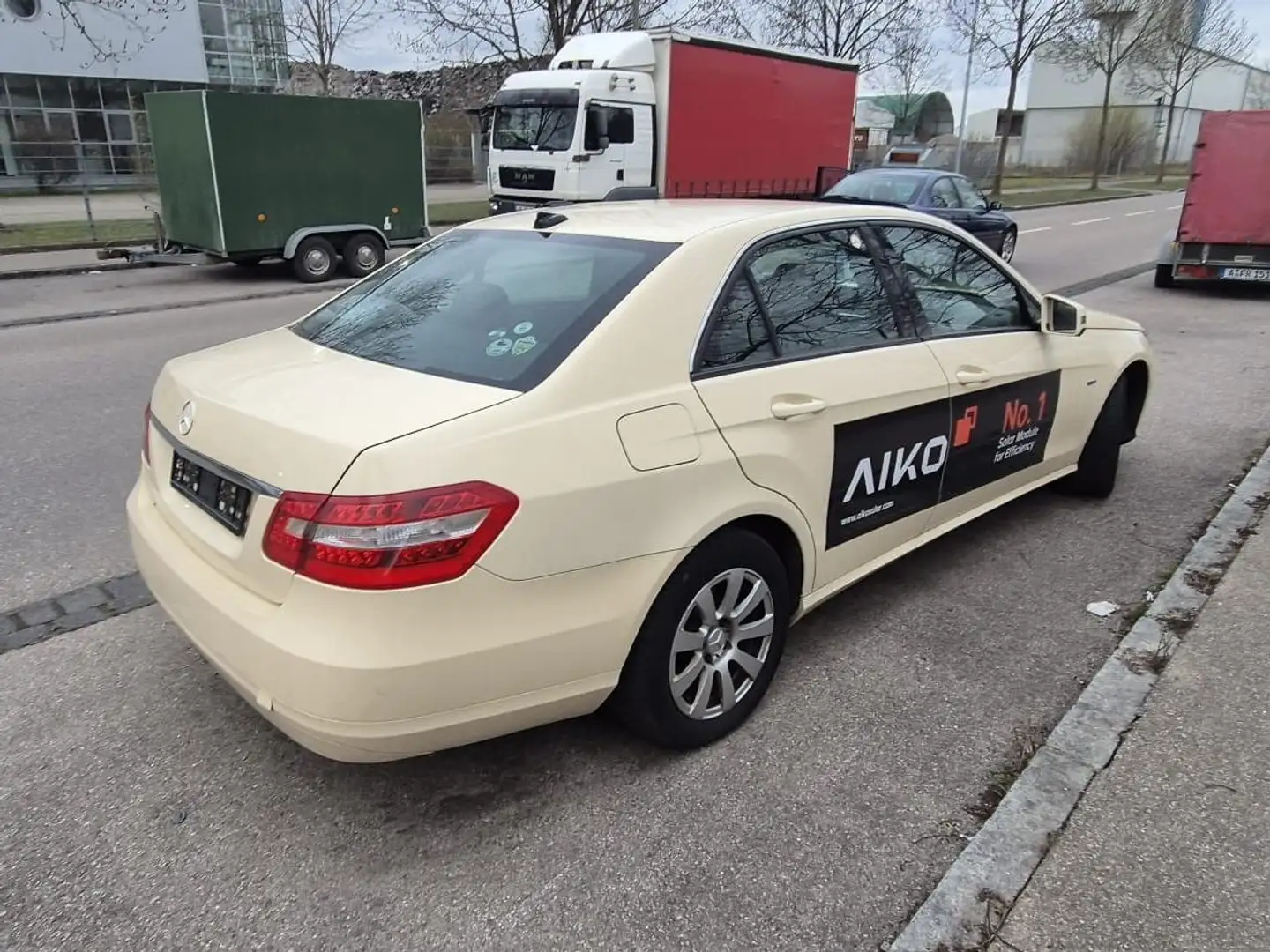 Mercedes-Benz E 200 E 200 CDI DPF BlueEFFICIENCY Automatik Amarillo - 1