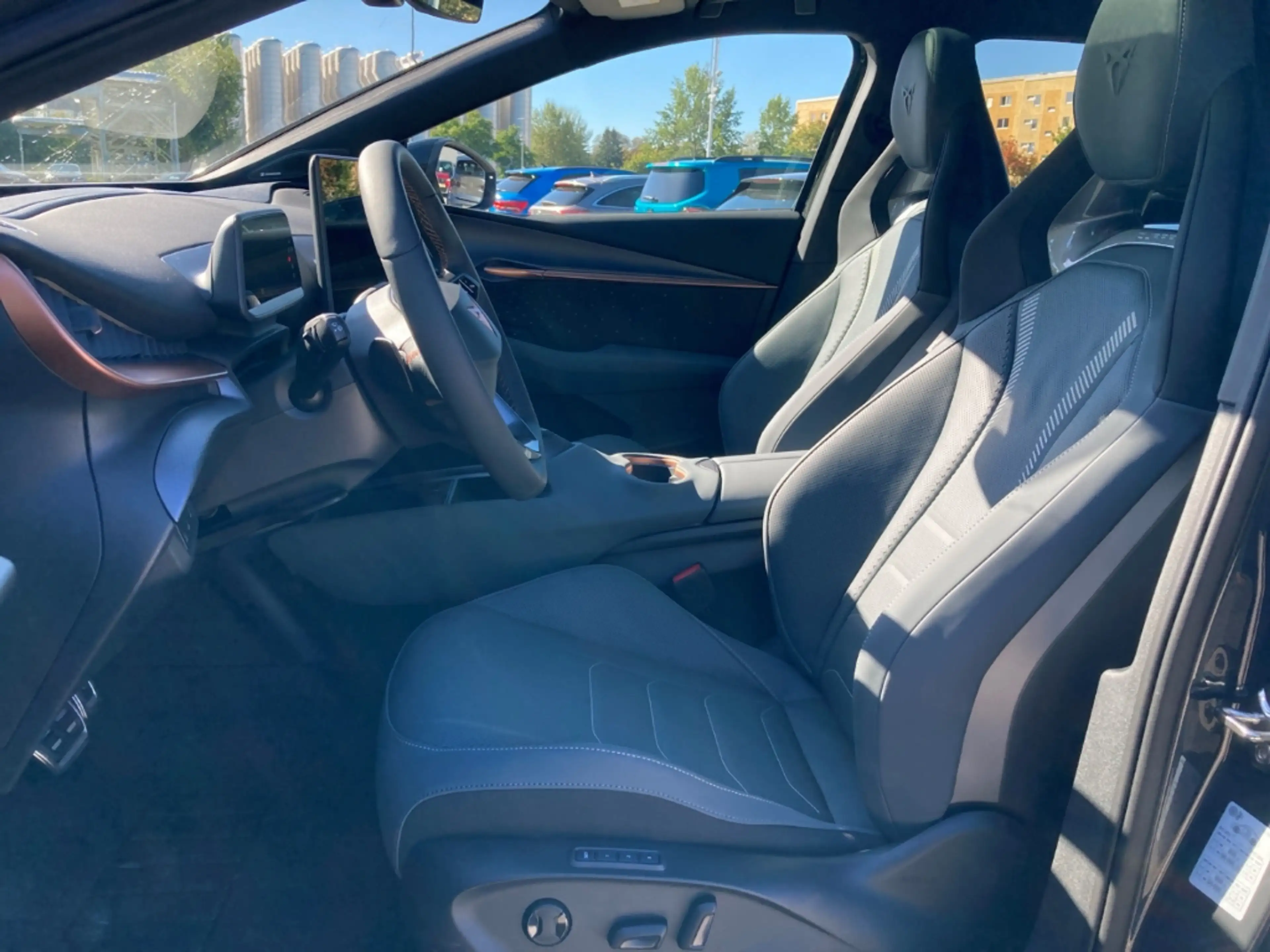 CUPRA Tavascan VZ 4Drive 250 kW 77 kWh NAV+LED+MATRIX+ — photo 9