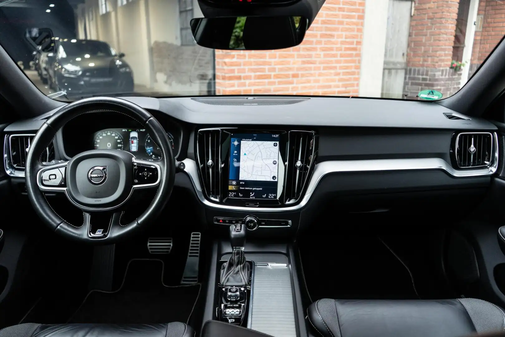 Volvo V60 2.0 T4 R-Design Pano / H&K / Memory Grijs - 2