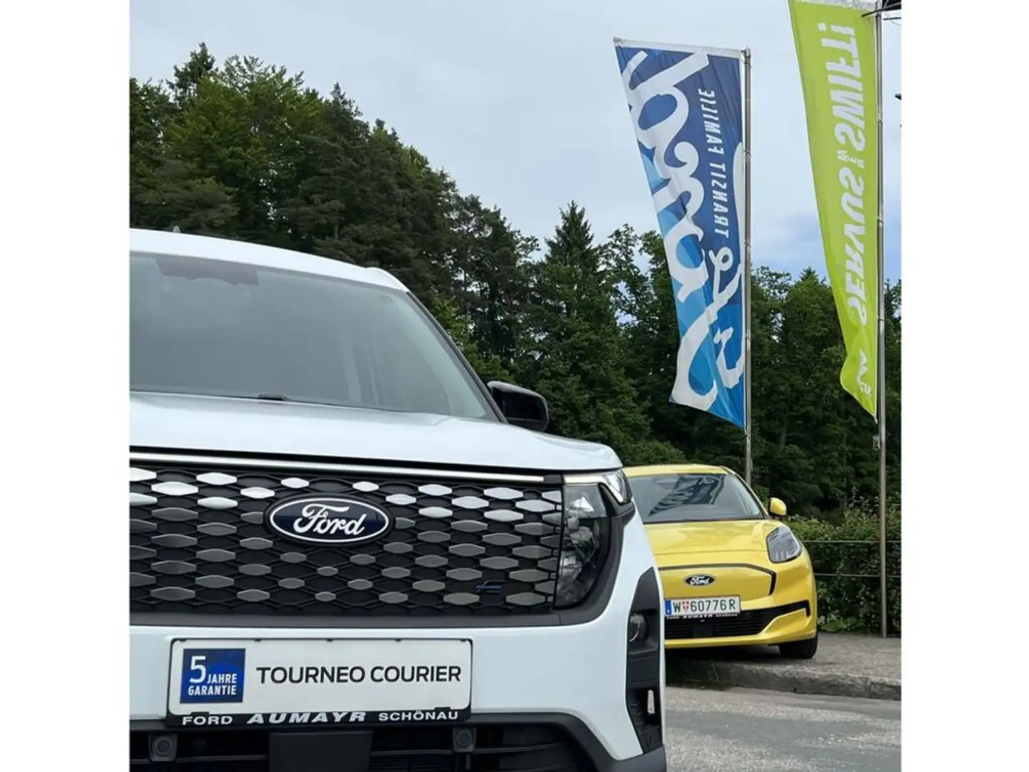 Ford Tourneo Courier E-Titanium Weiß - 2