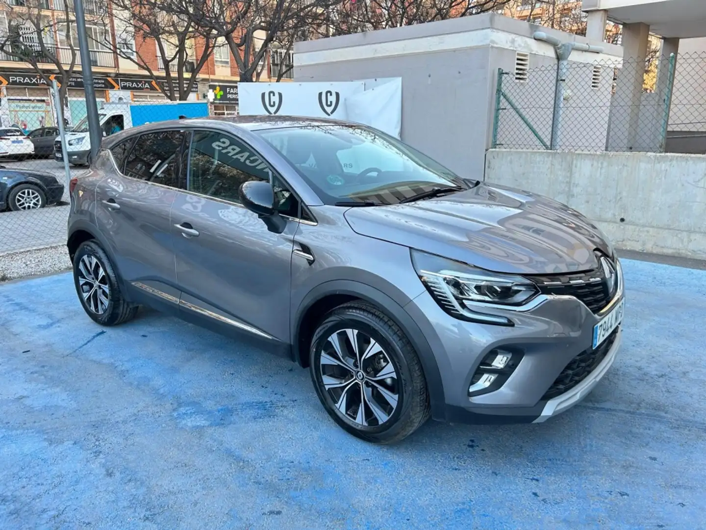 Renault Captur TCe Techno 67kW Silber - 1