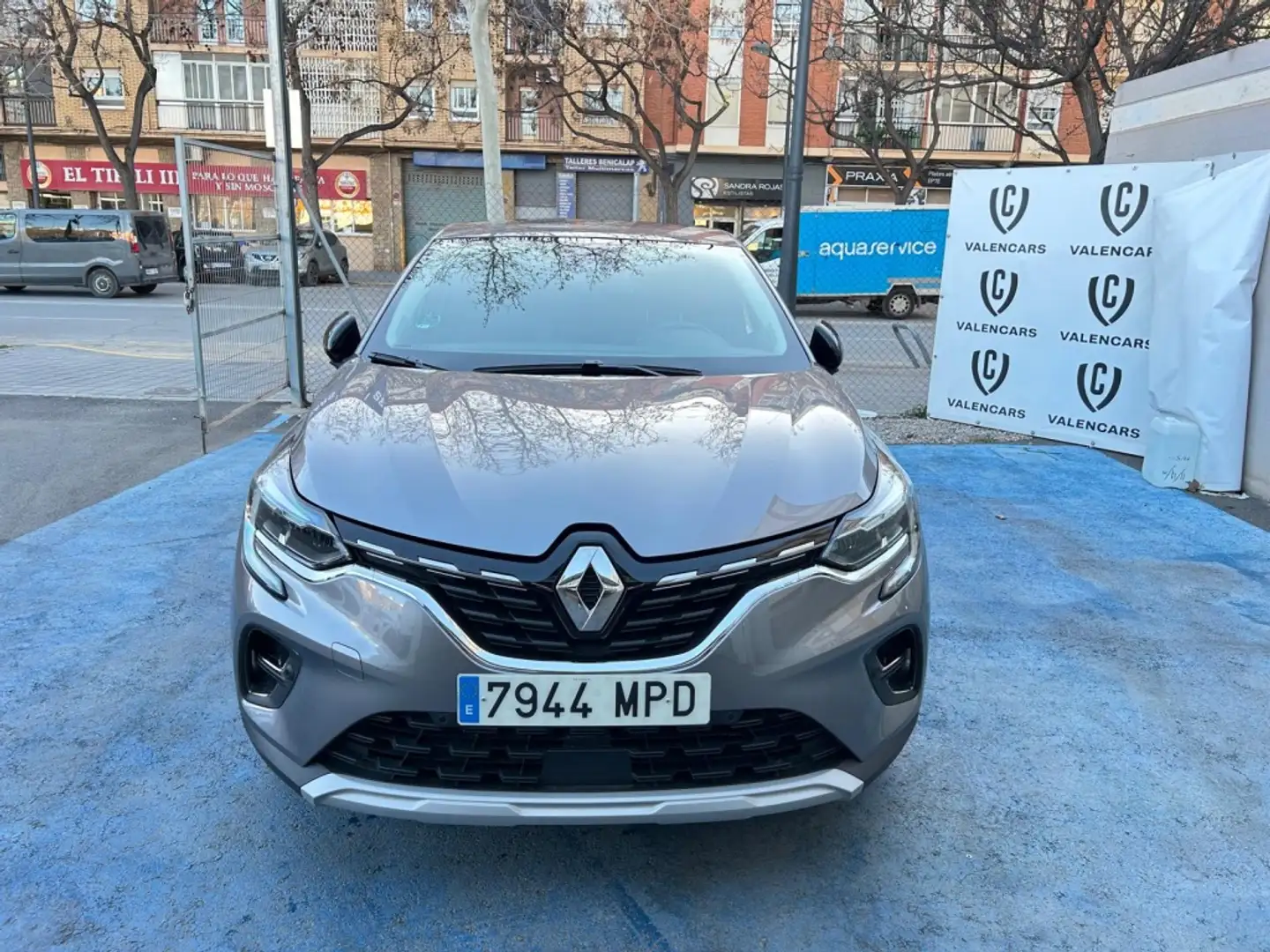 Renault Captur TCe Techno 67kW Silber - 2