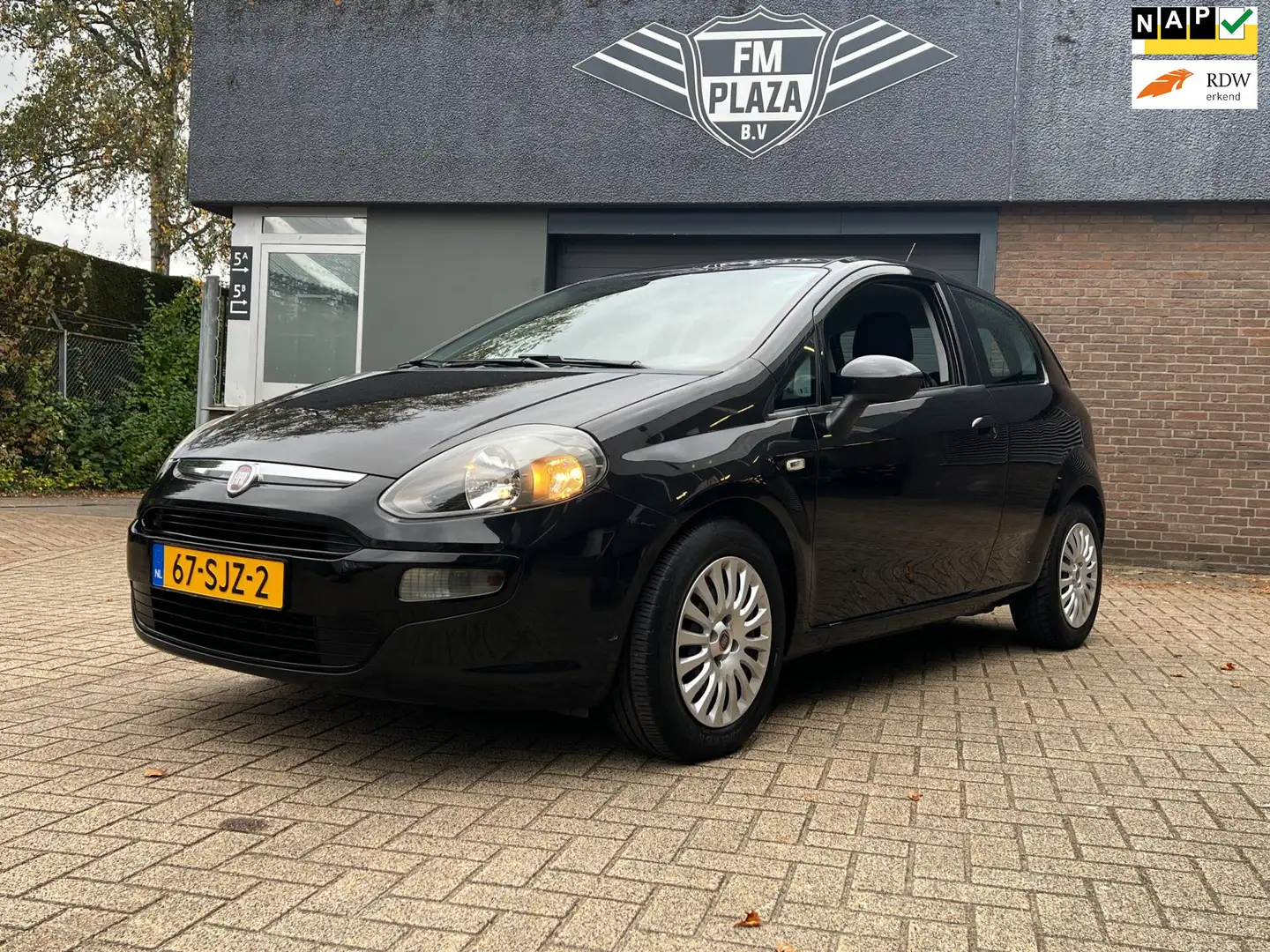 Fiat Punto Evo 1.3 M-Jet Mylife Airco_1jaar apk Zwart - 1